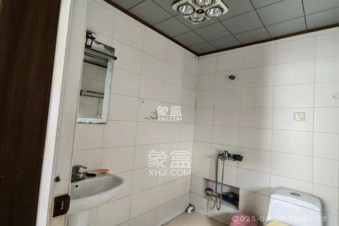 东方新城  5室2厅2卫    1000.0元/月 东方新城  5室2厅2卫    1000.0元/月室内图