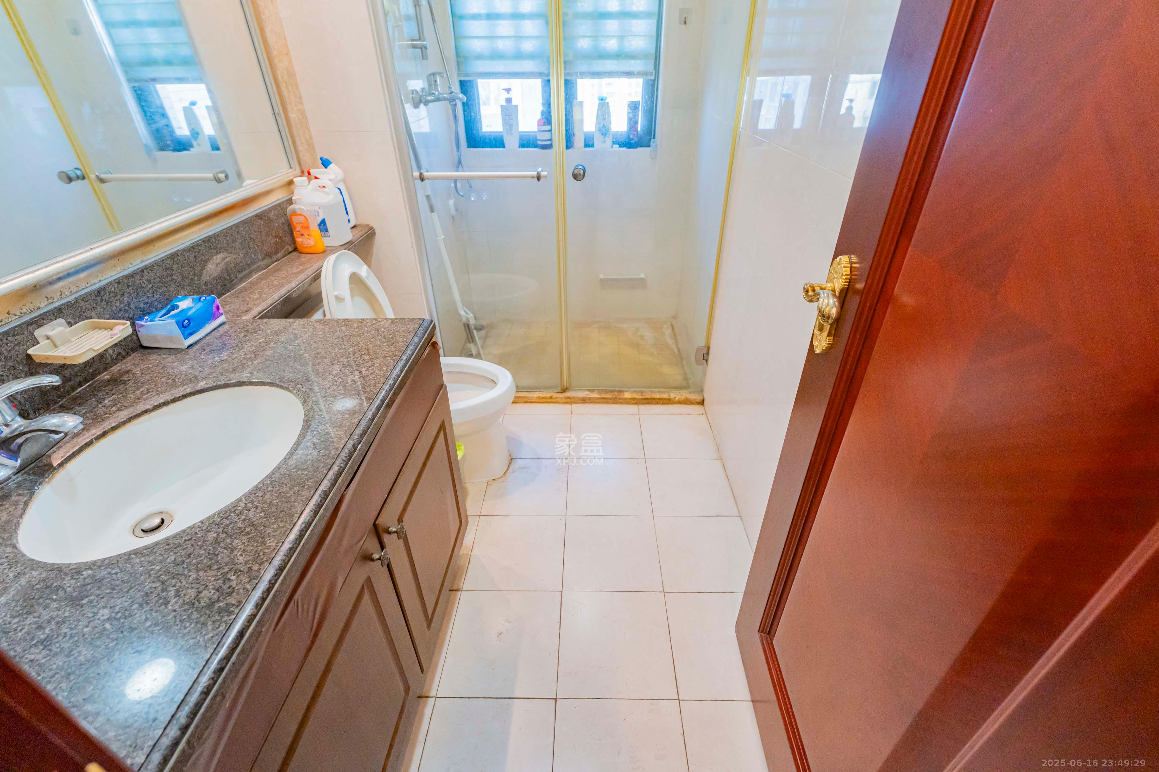 恒大雅苑  3室2厅1卫    98.0万卫生间