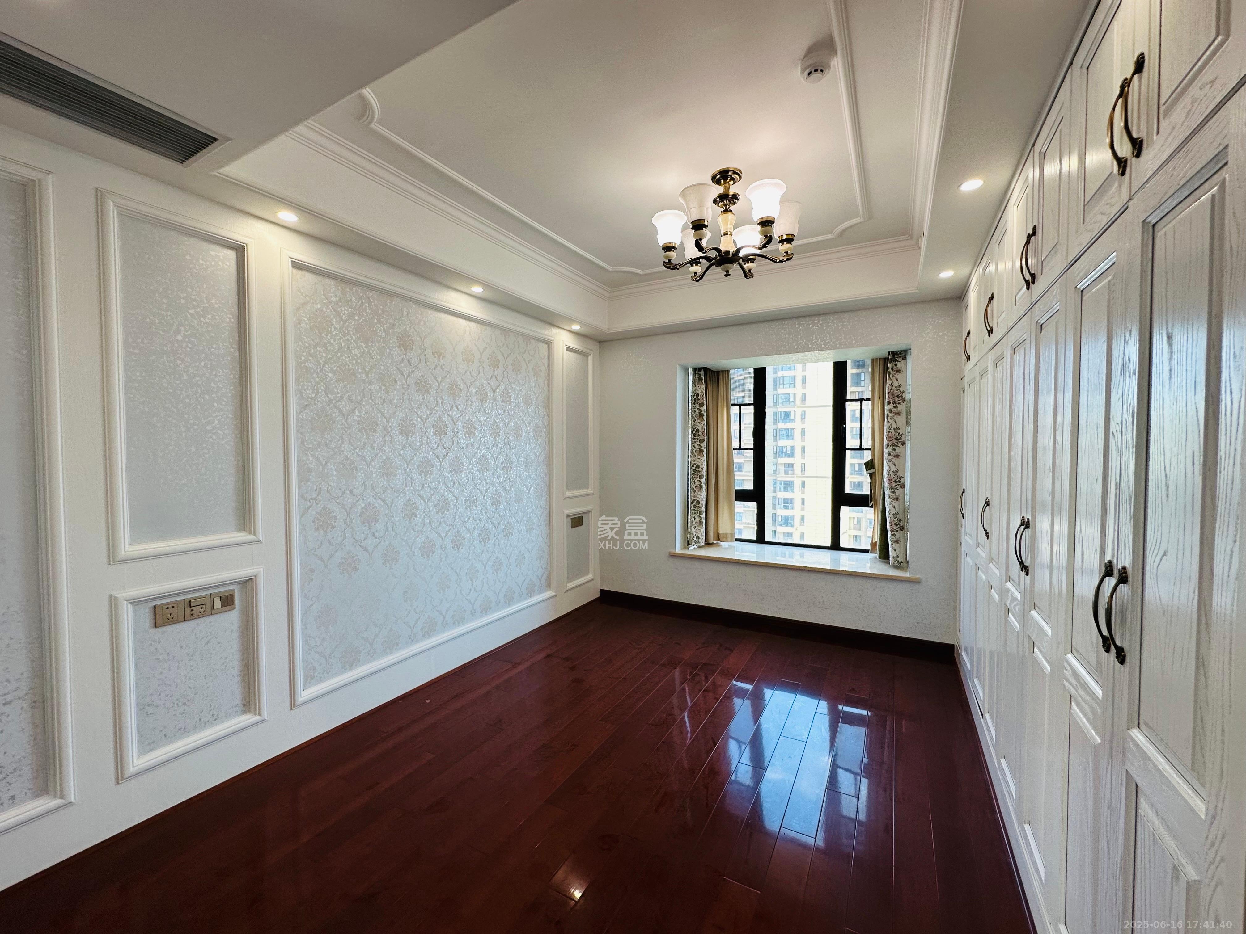 保利西海岸B区  5室2厅2卫    4500.0元/月 保利西海岸B区  5室2厅2卫    4500.0元/月室内图