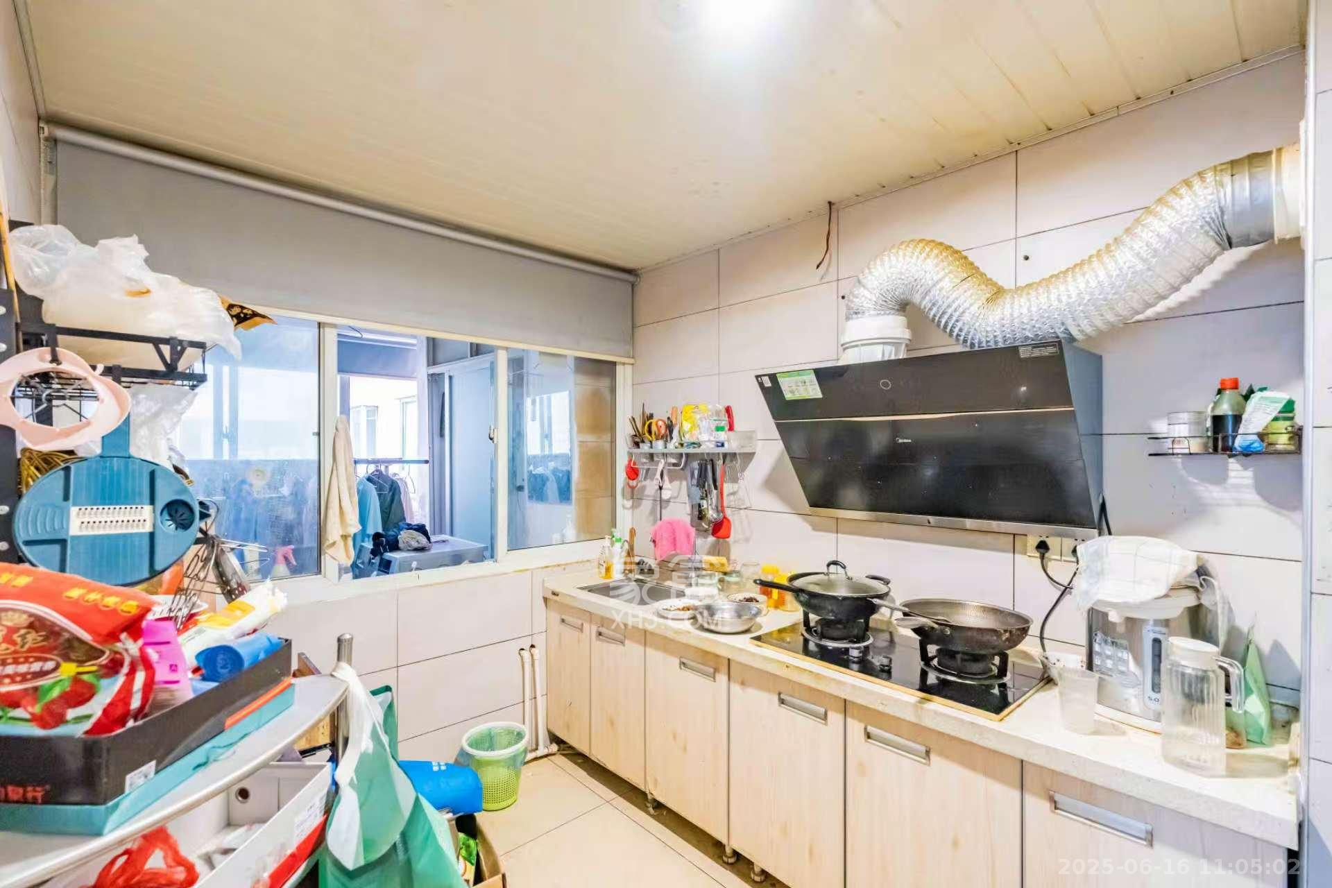 湖南财富中心  3室2厅2卫    3600.0元/月 湖南财富中心  3室2厅2卫    3600.0元/月