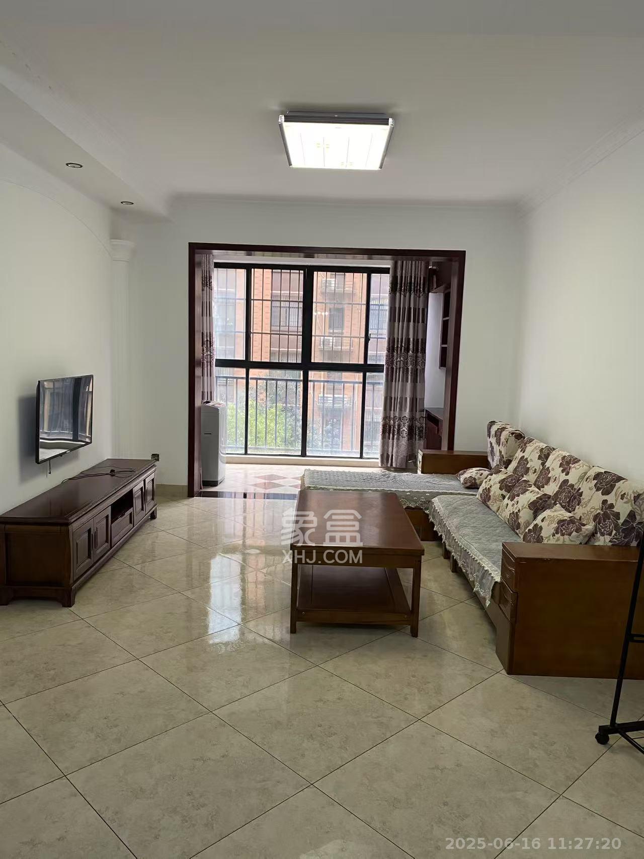 华雅花园 2室2厅1卫 39.8万 华雅花园 2室2厅1卫 39.8万客厅