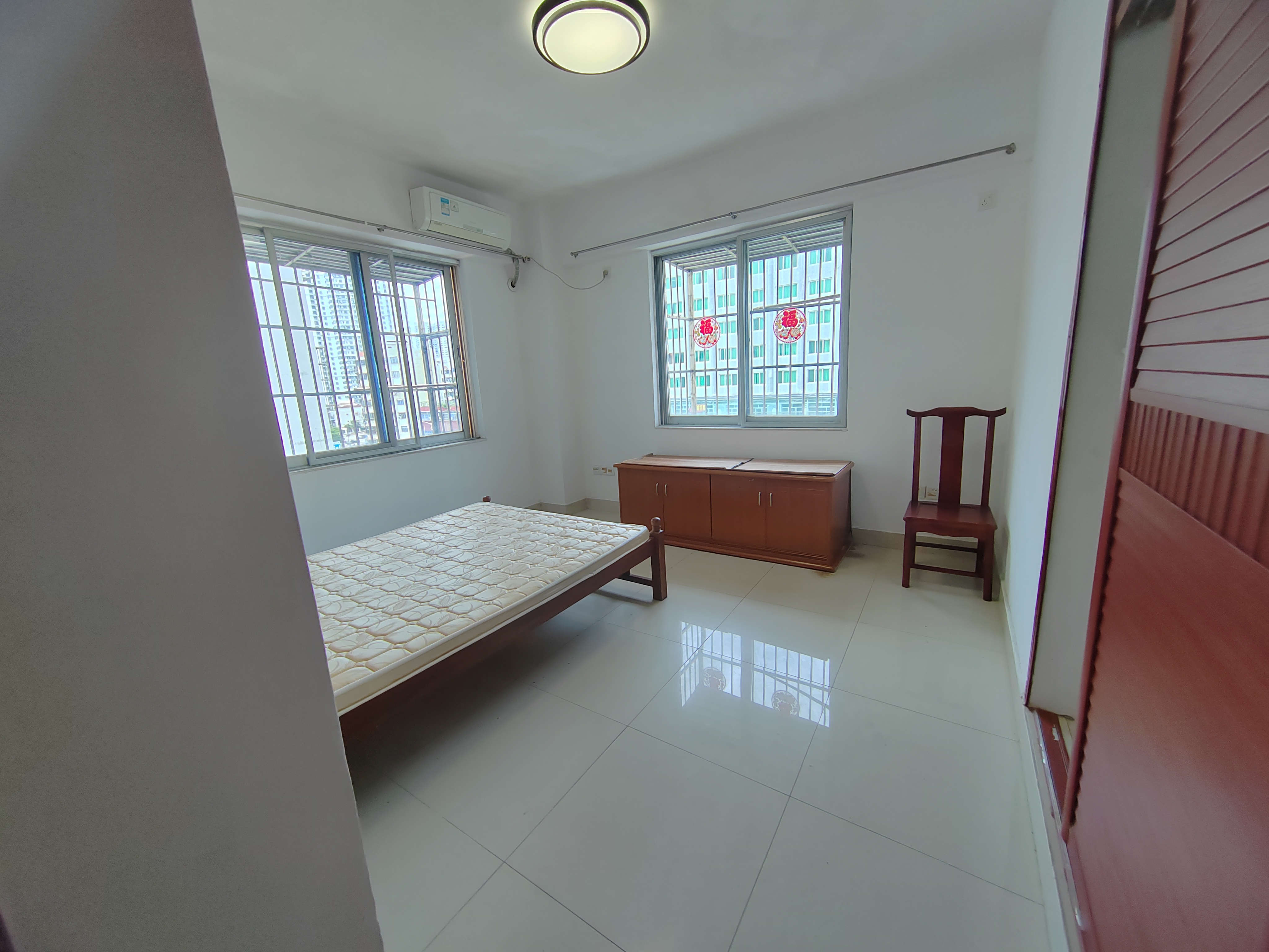 中一大厦  3室2厅2卫    2000.0元/月 中一大厦  3室2厅2卫    2000.0元/月室内图