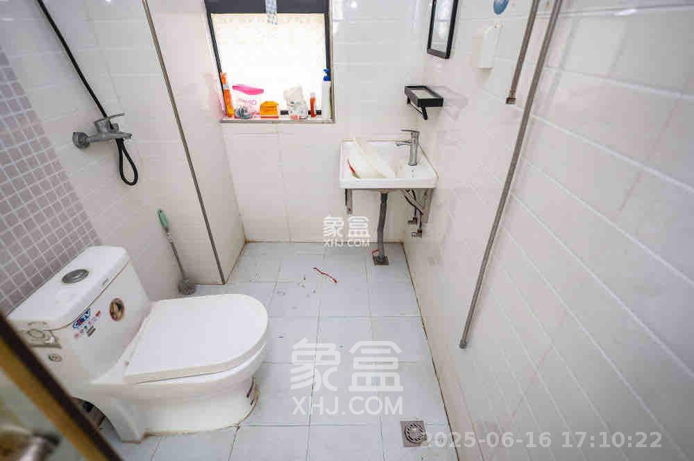 莱茵城  3室2厅2卫    2000.0元/月室内图