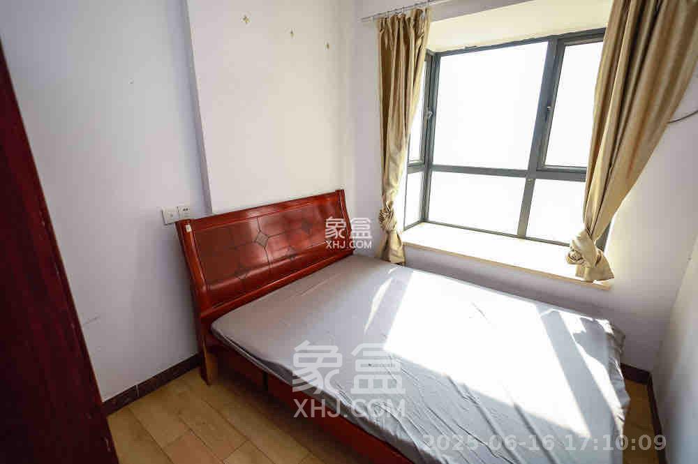 莱茵城  3室2厅2卫    2000.0元/月室内图