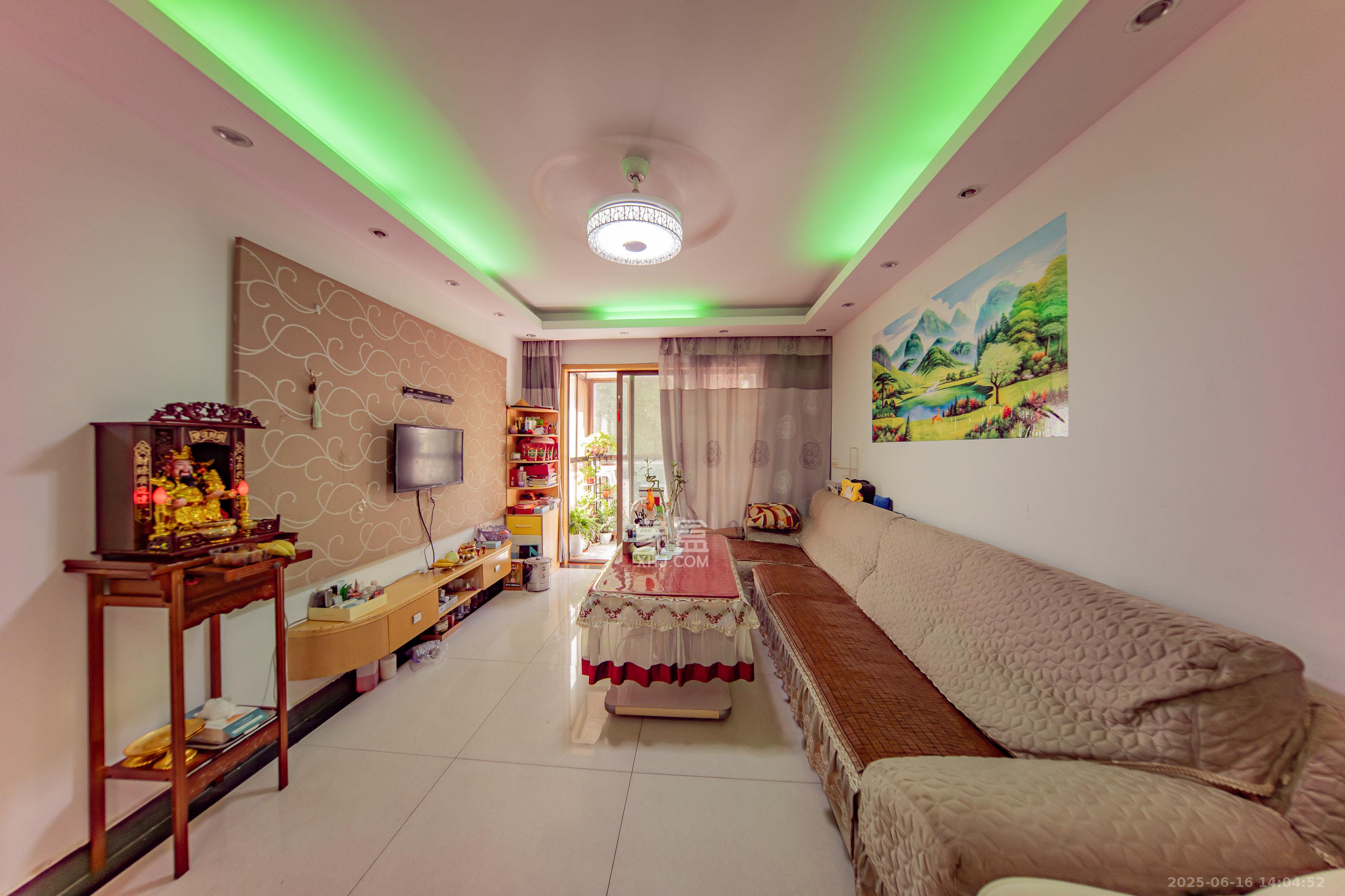 米兰春天  3室2厅1卫    52.0万客厅