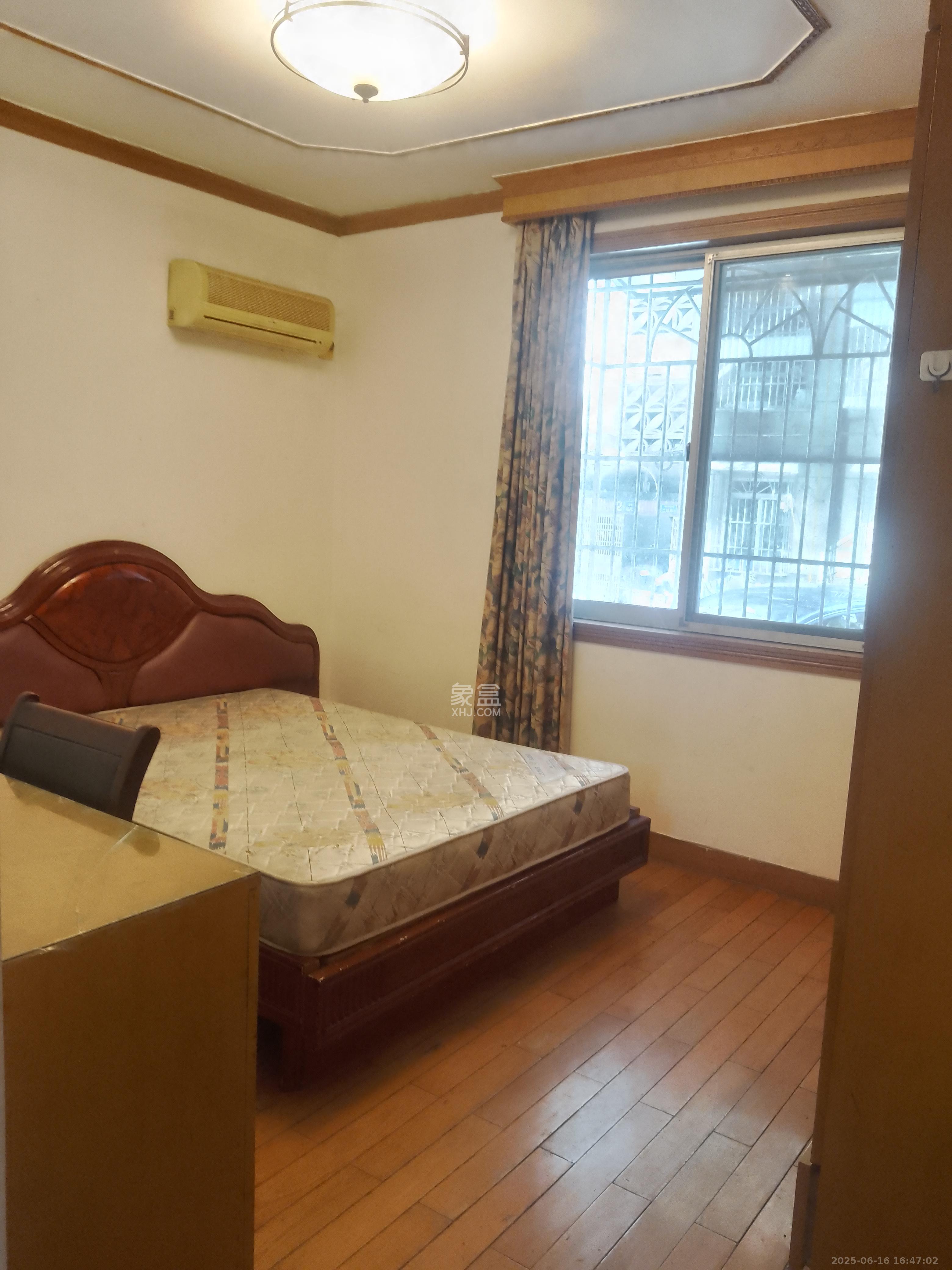 南建公寓  1室2厅2卫   2500.00元/月室内图