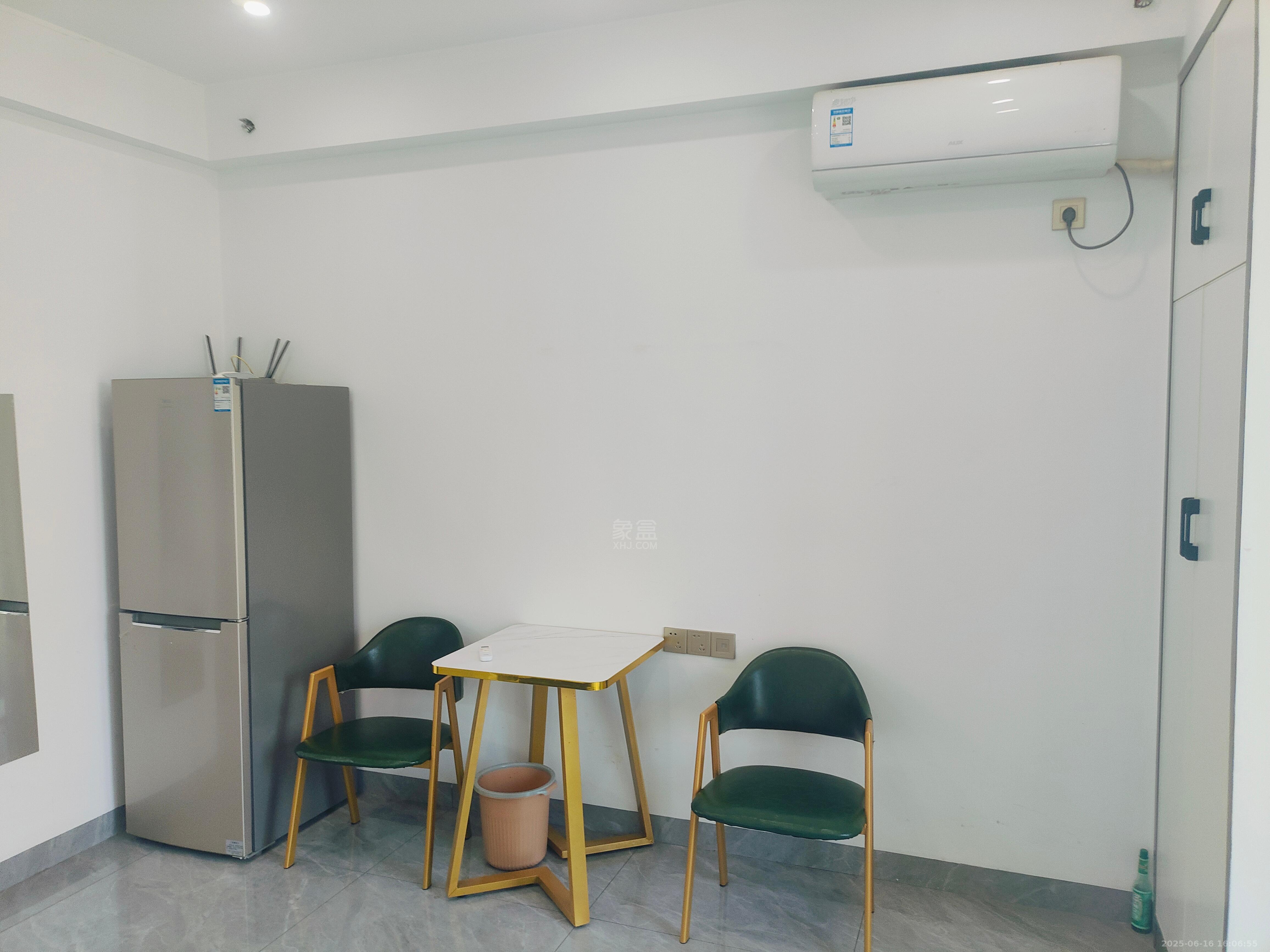 城发翰林府 1室1厅1卫 1300.0元/月 城发翰林府 1室1厅1卫 1300.0元/月室内图