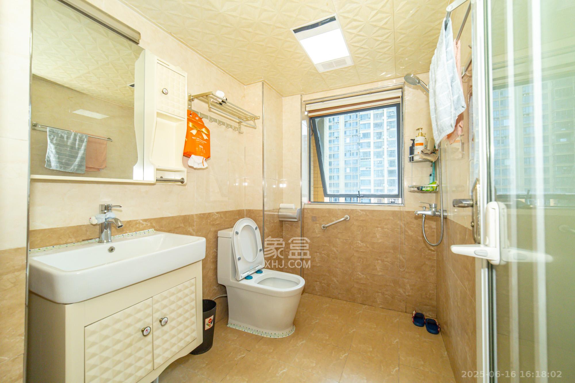 方略城市广场  4室2厅2卫    99.8万 方略城市广场  4室2厅2卫    99.8万卫生间