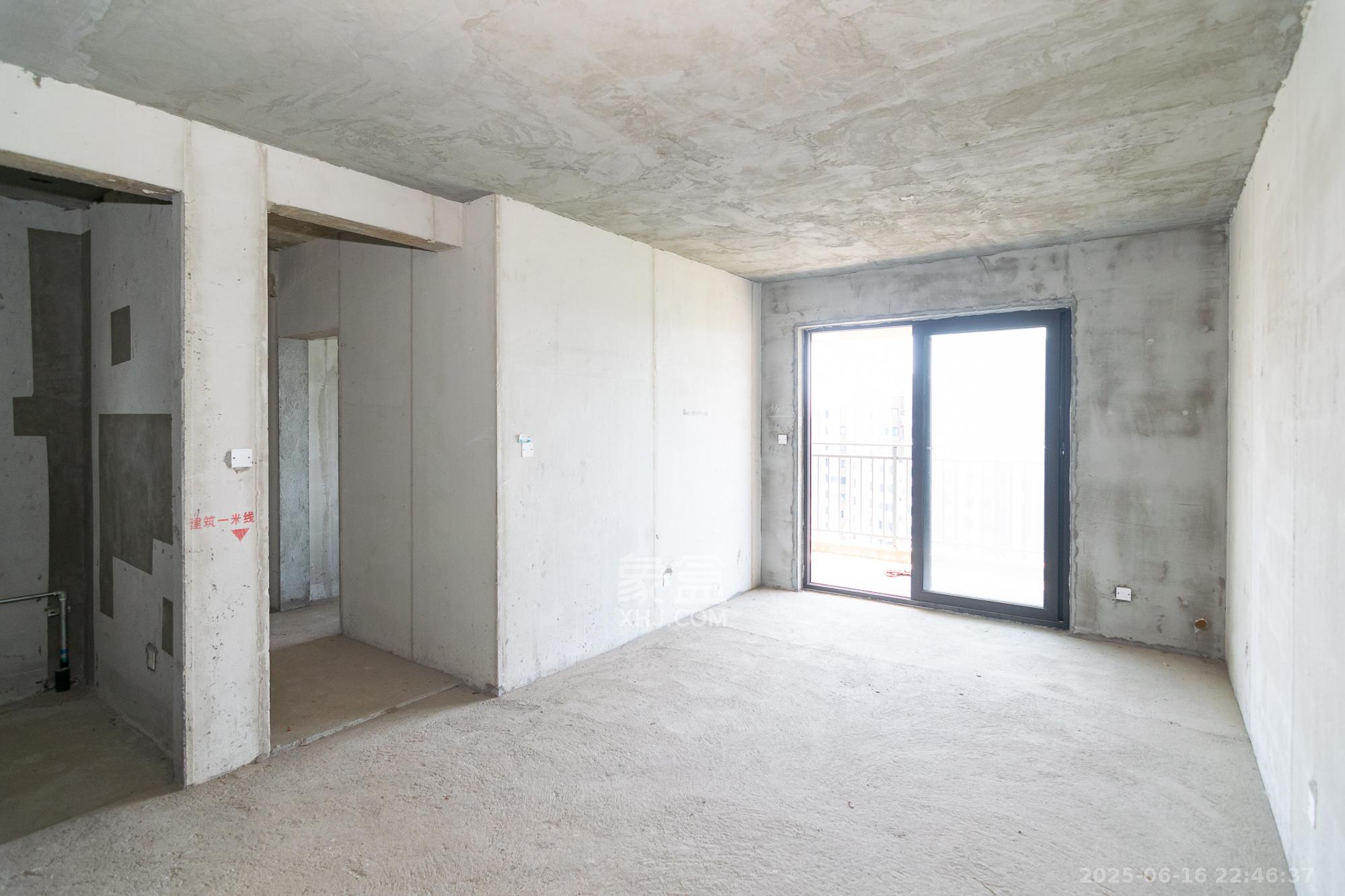 美的翰城  1室1厅1卫    44.0万 美的翰城  1室1厅1卫    44.0万客厅