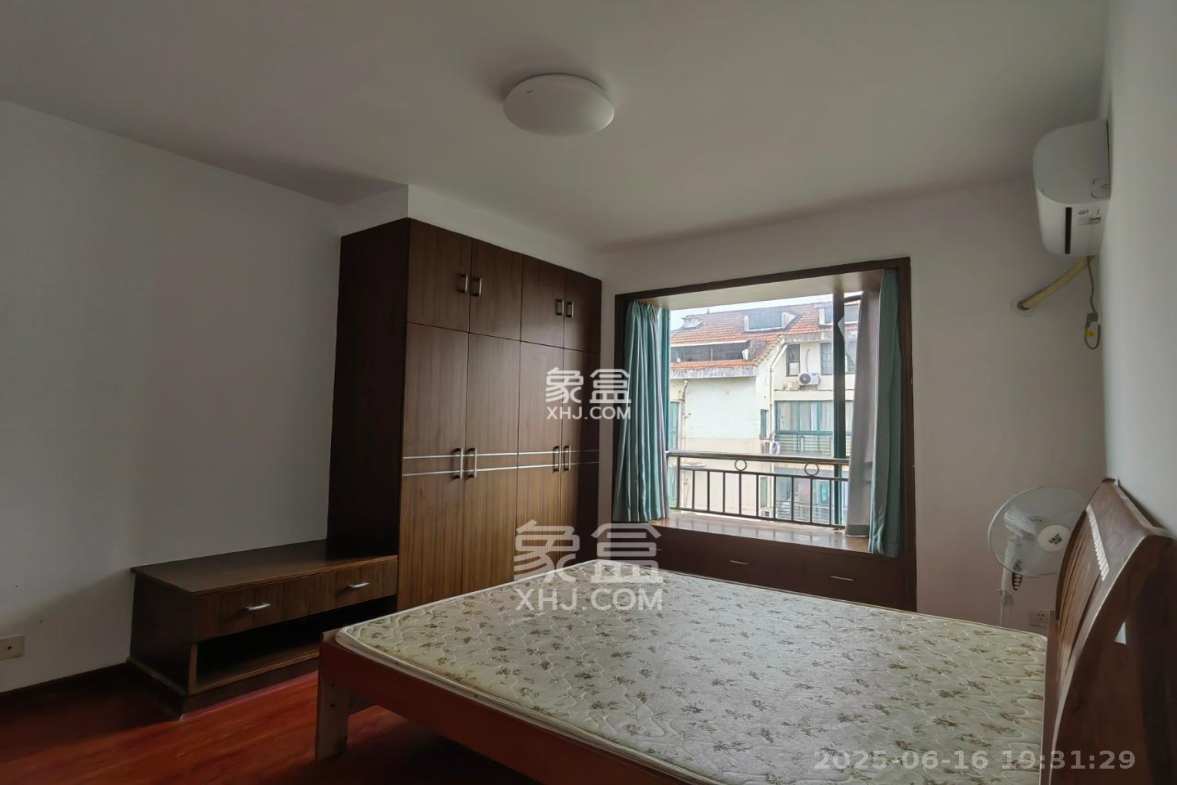 东方新城  5室2厅2卫    1000.0元/月 东方新城  5室2厅2卫    1000.0元/月室内图