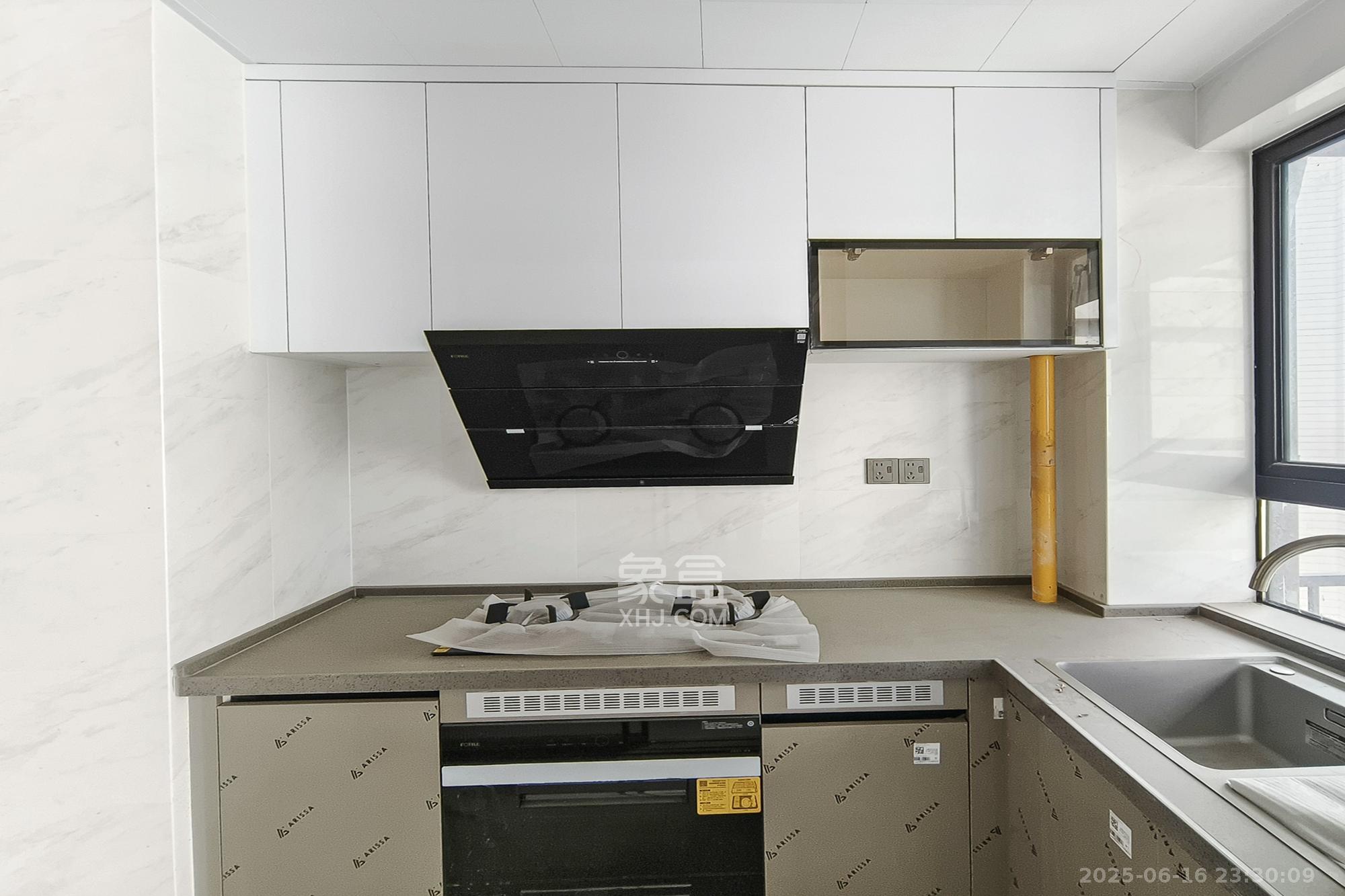 荣盛锦绣学府 4室2厅2卫 96.0万 荣盛锦绣学府 4室2厅2卫 96.0万厨房