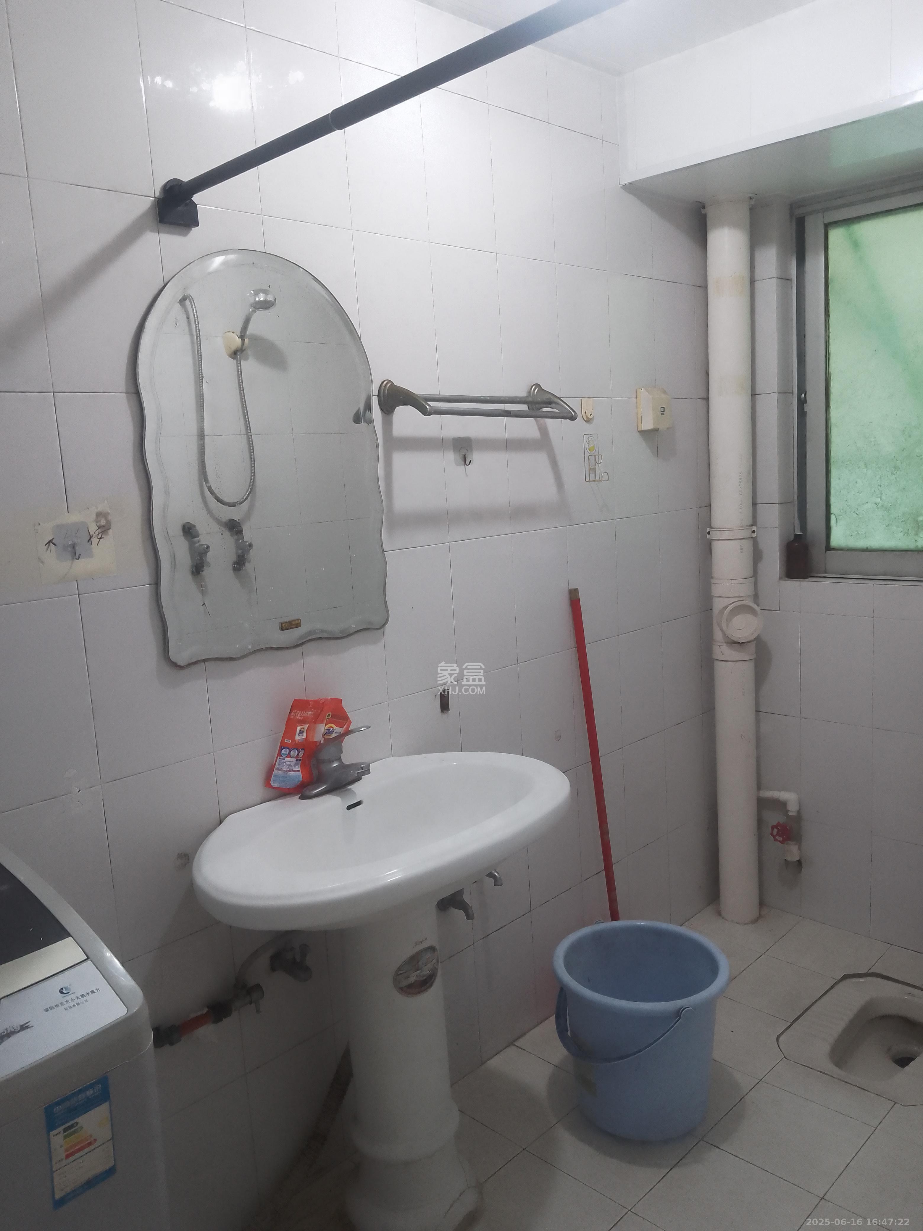 南建公寓  1室2厅2卫   2500.00元/月室内图