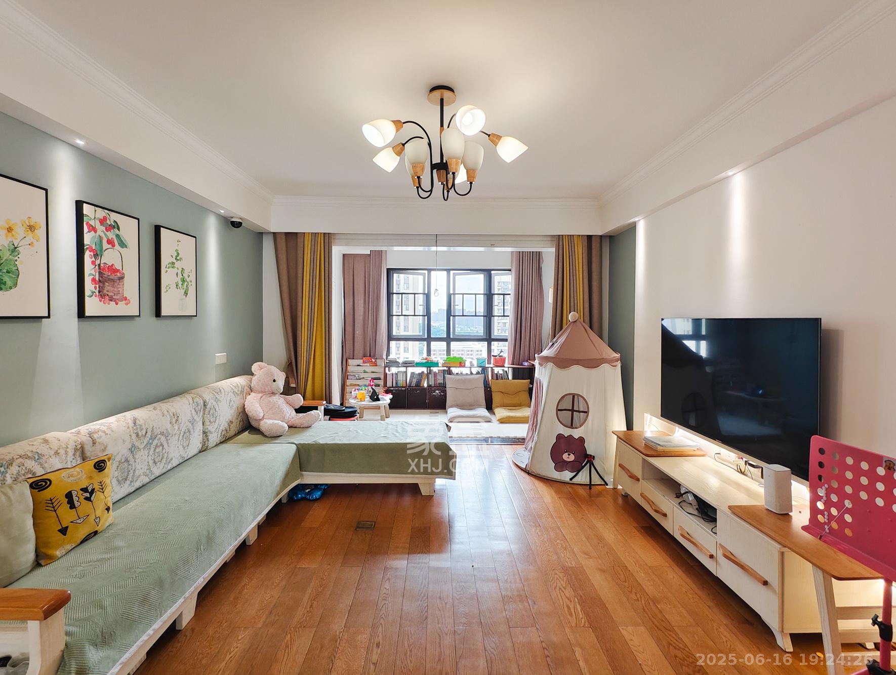 卓越蔚蓝城邦  4室2厅2卫    116.0万 卓越蔚蓝城邦  4室2厅2卫    116.0万客厅