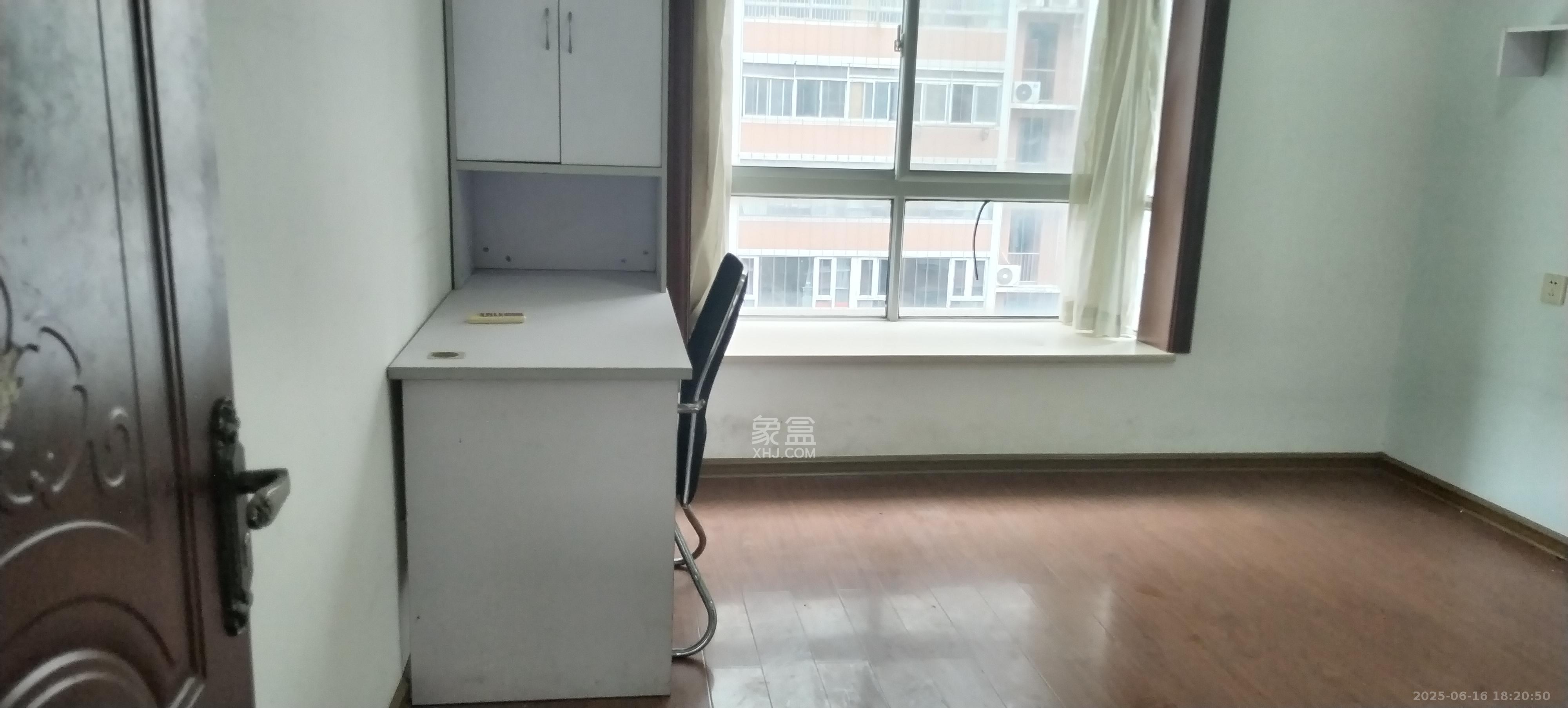 湘林家园(湘林小区电梯房) 5室2厅2卫 4200.0元/月 湘林家园(湘林小区电梯房) 5室2厅2卫 4200.0元/月室内图