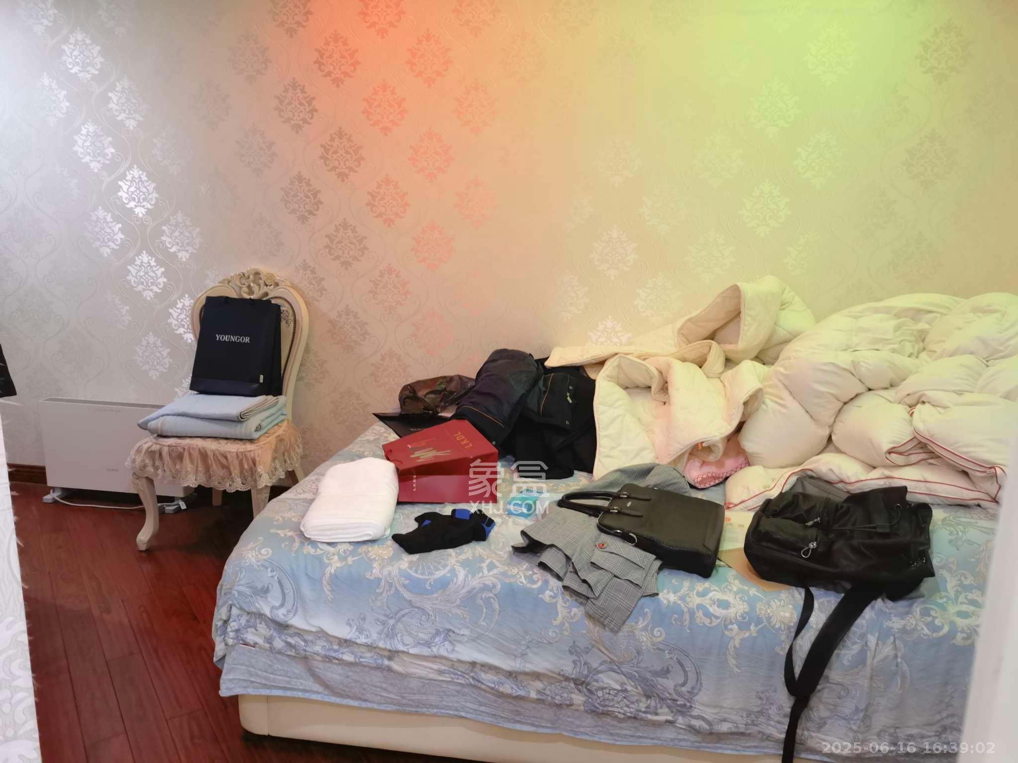 大财门公寓 3室2厅2卫 3600.0元/月 大财门公寓 3室2厅2卫 3600.0元/月室内图