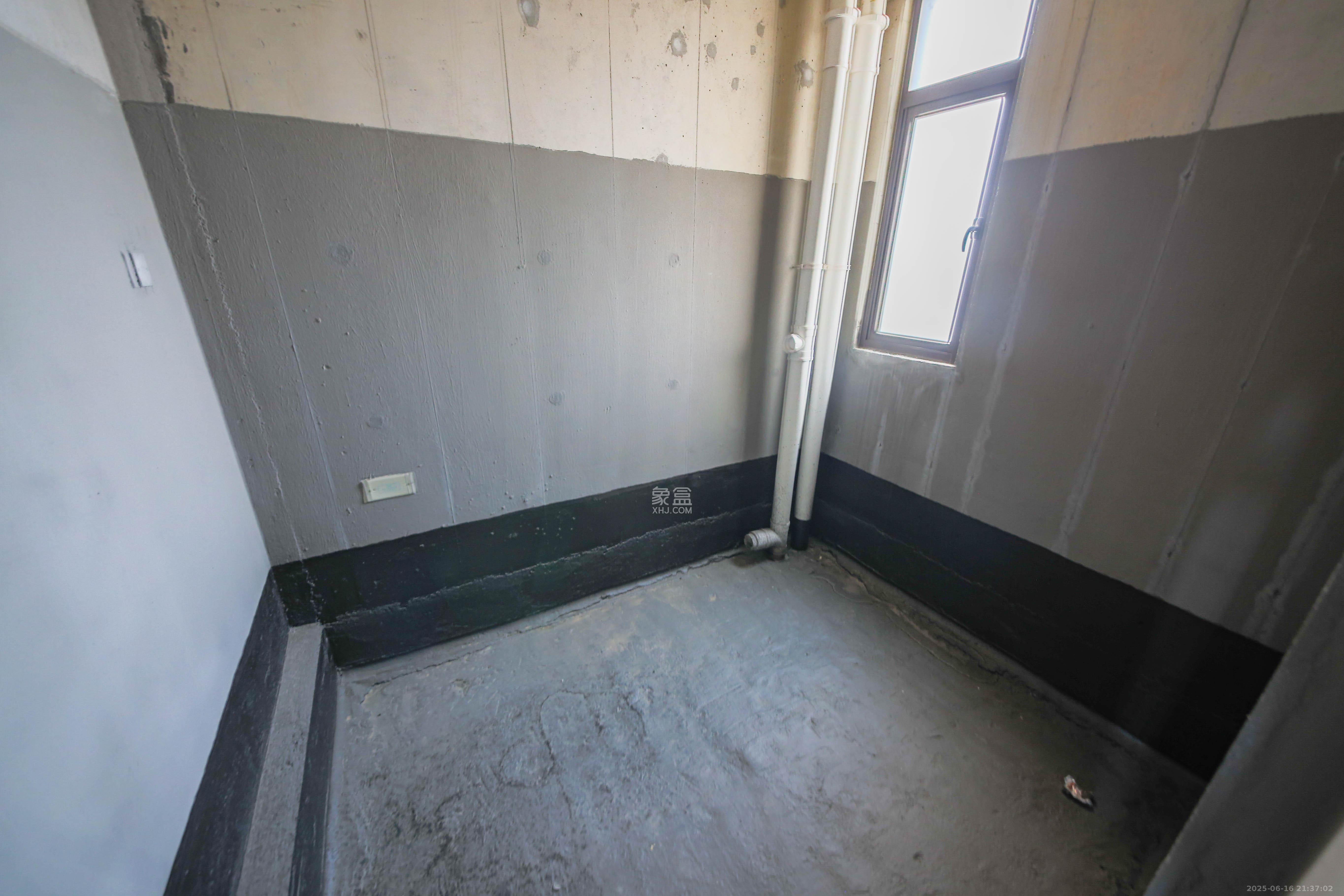 兴铁湘府和园 4室2厅2卫 280.0万 兴铁湘府和园 4室2厅2卫 280.0万卫生间