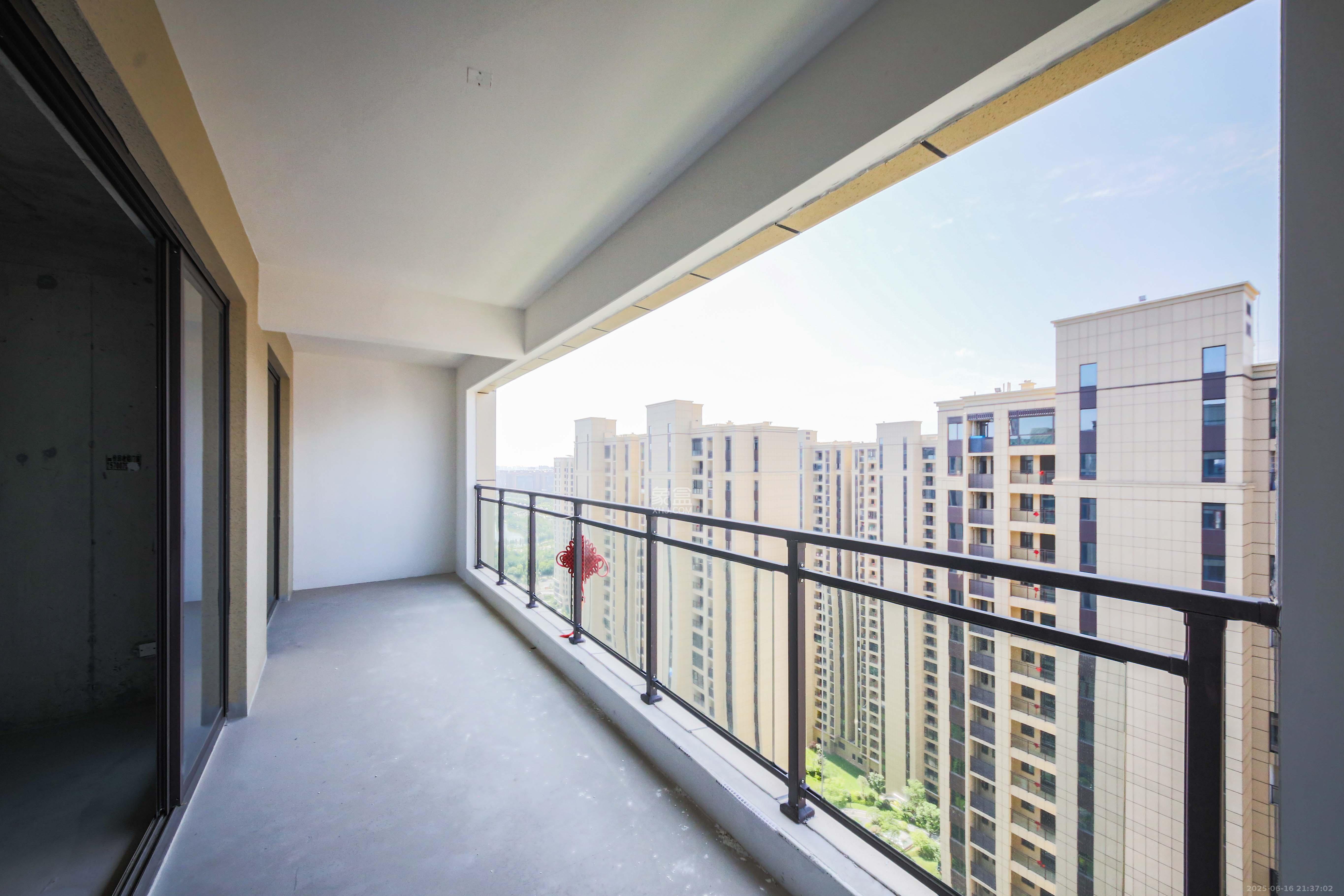 兴铁湘府和园 4室2厅2卫 280.0万 兴铁湘府和园 4室2厅2卫 280.0万阳台