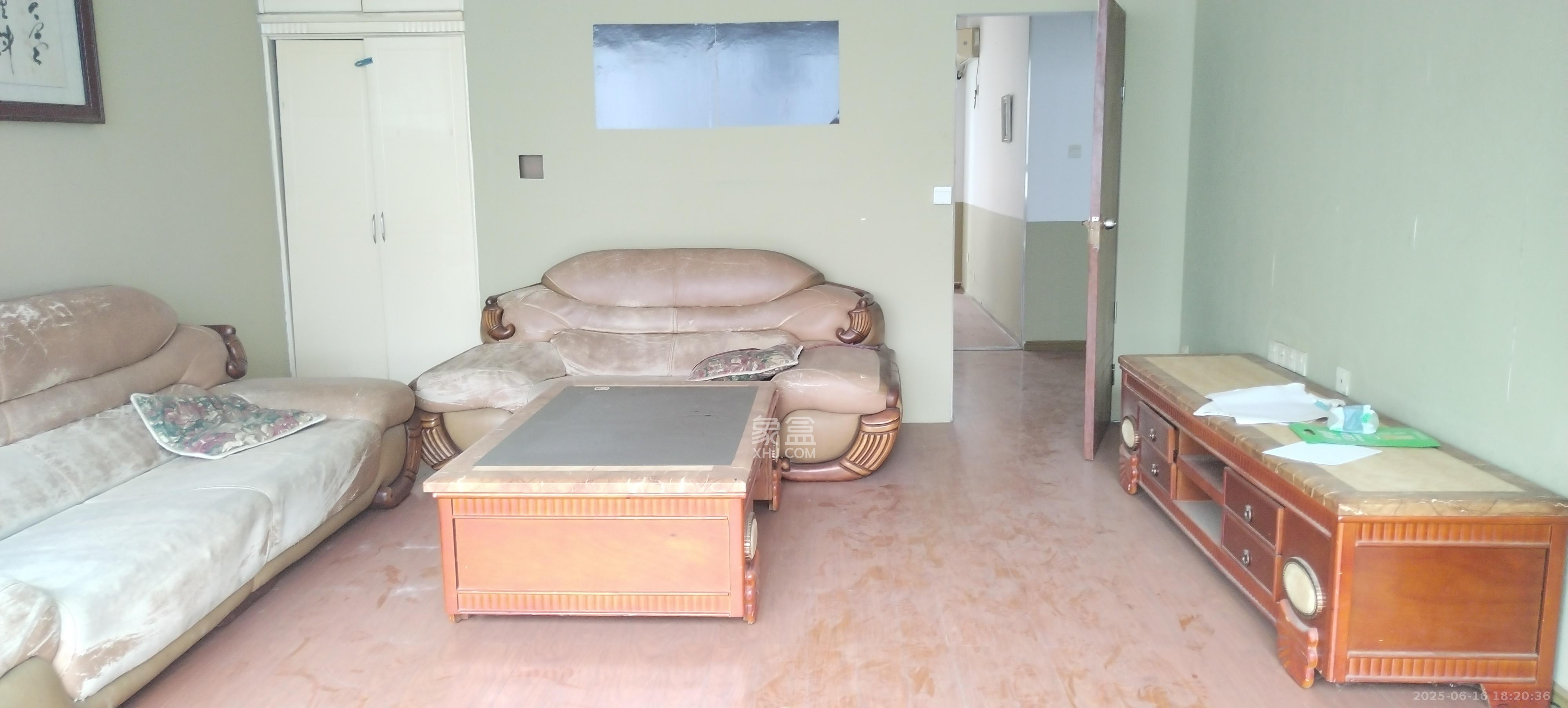 湘林家园(湘林小区电梯房) 5室2厅2卫 4200.0元/月 湘林家园(湘林小区电梯房) 5室2厅2卫 4200.0元/月室内图