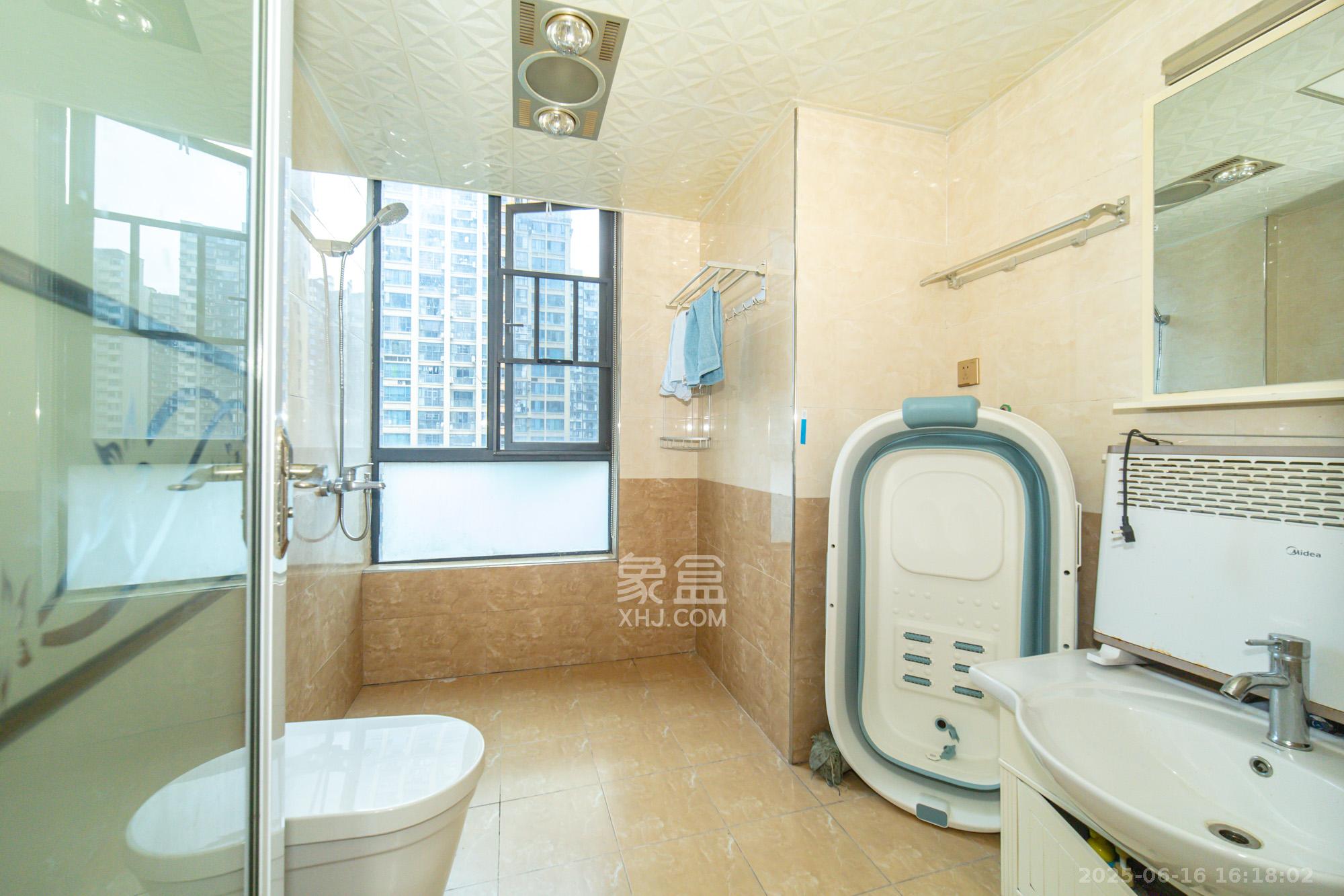 方略城市广场  4室2厅2卫    99.8万 方略城市广场  4室2厅2卫    99.8万卫生间