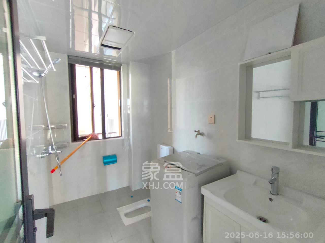 湘诚德峰小区A区  3室1厅2卫   2200.00元/月室内图