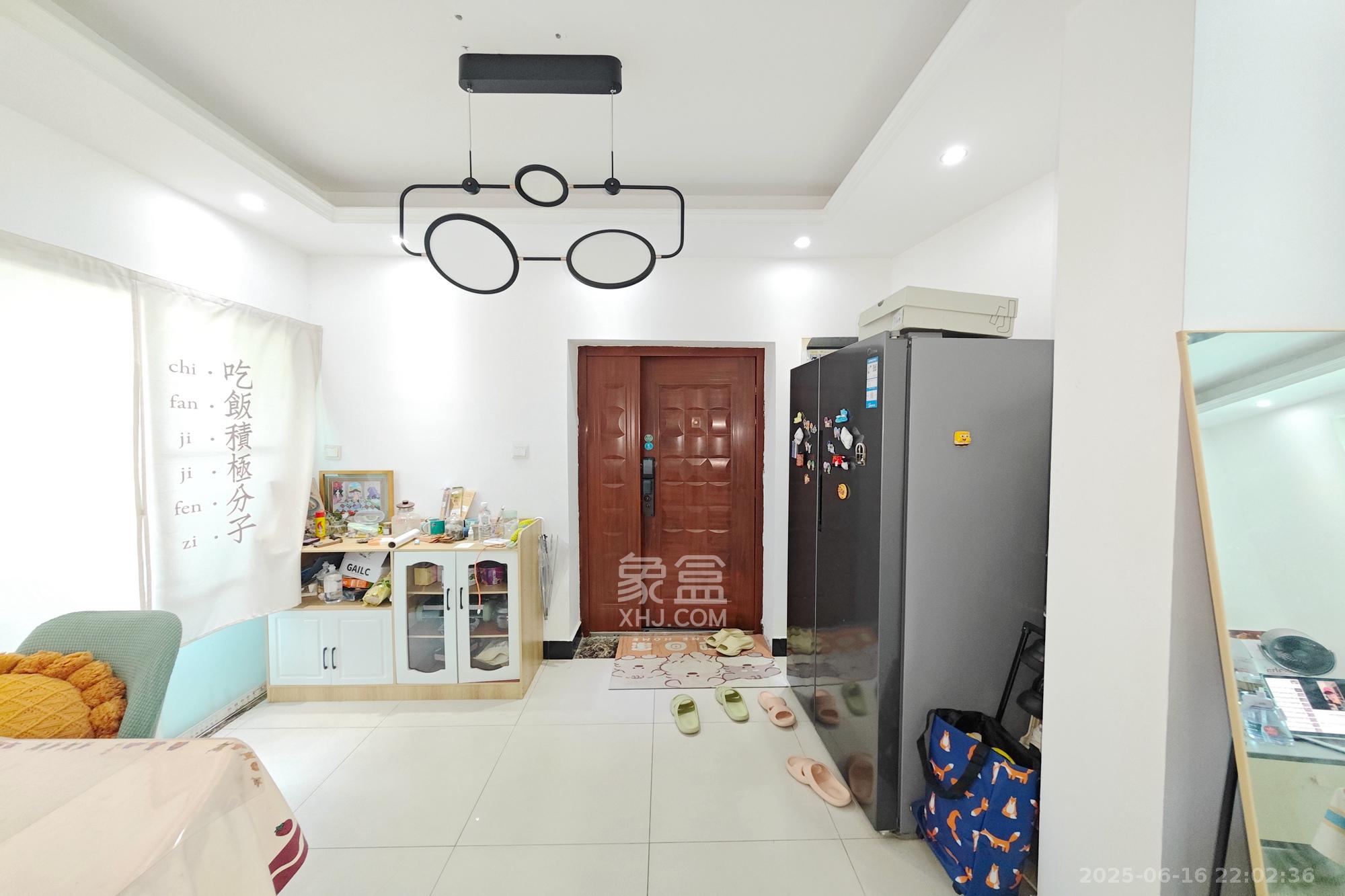 新城新世界一二三期  3室2厅1卫    89.0万客厅