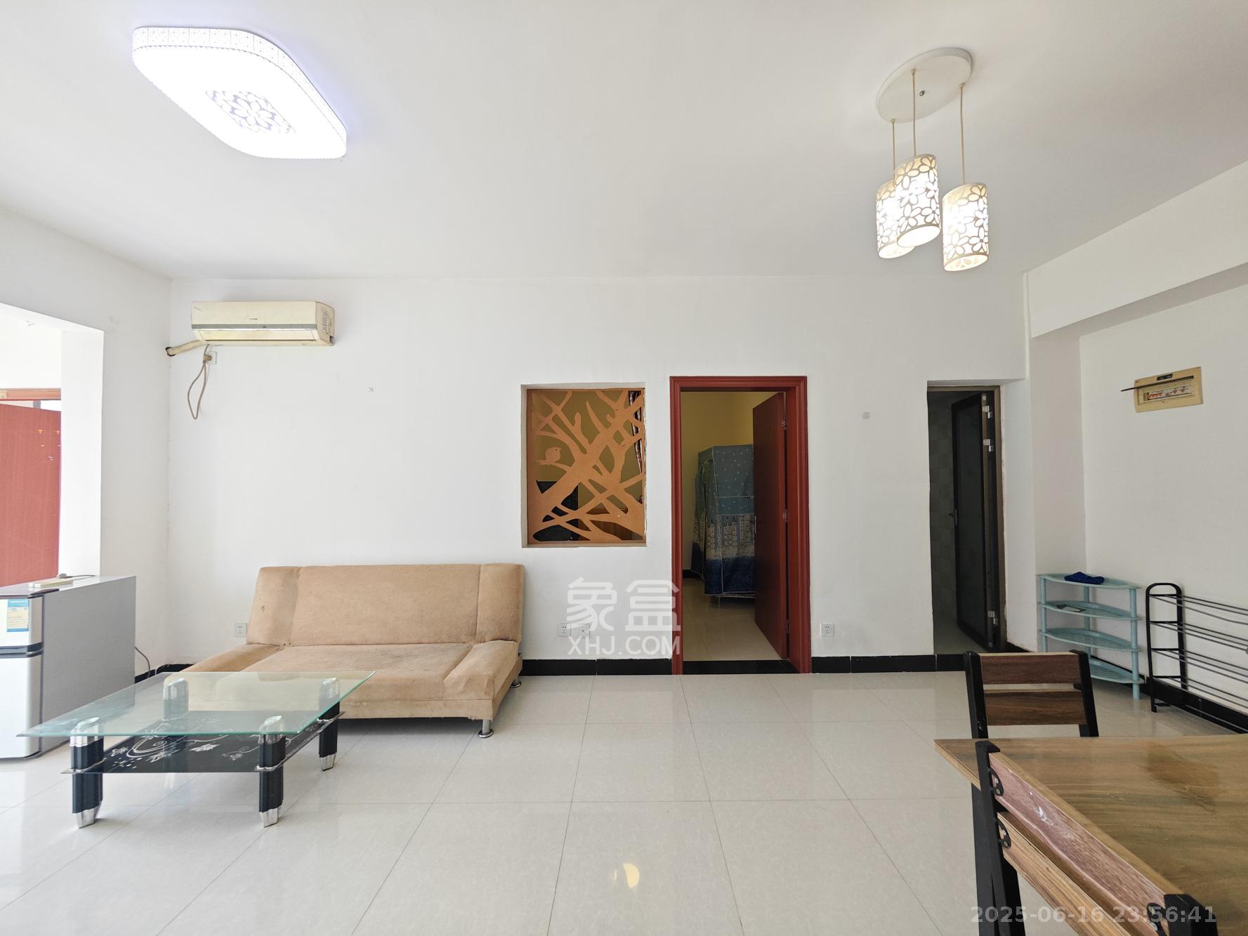 世纪桃花苑  2室2厅2卫    48.0万 世纪桃花苑  2室2厅2卫    48.0万客厅