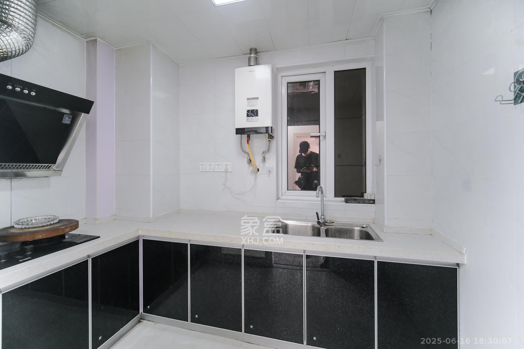 荣盛花语城 2室2厅1卫 50.0万 荣盛花语城 2室2厅1卫 50.0万厨房