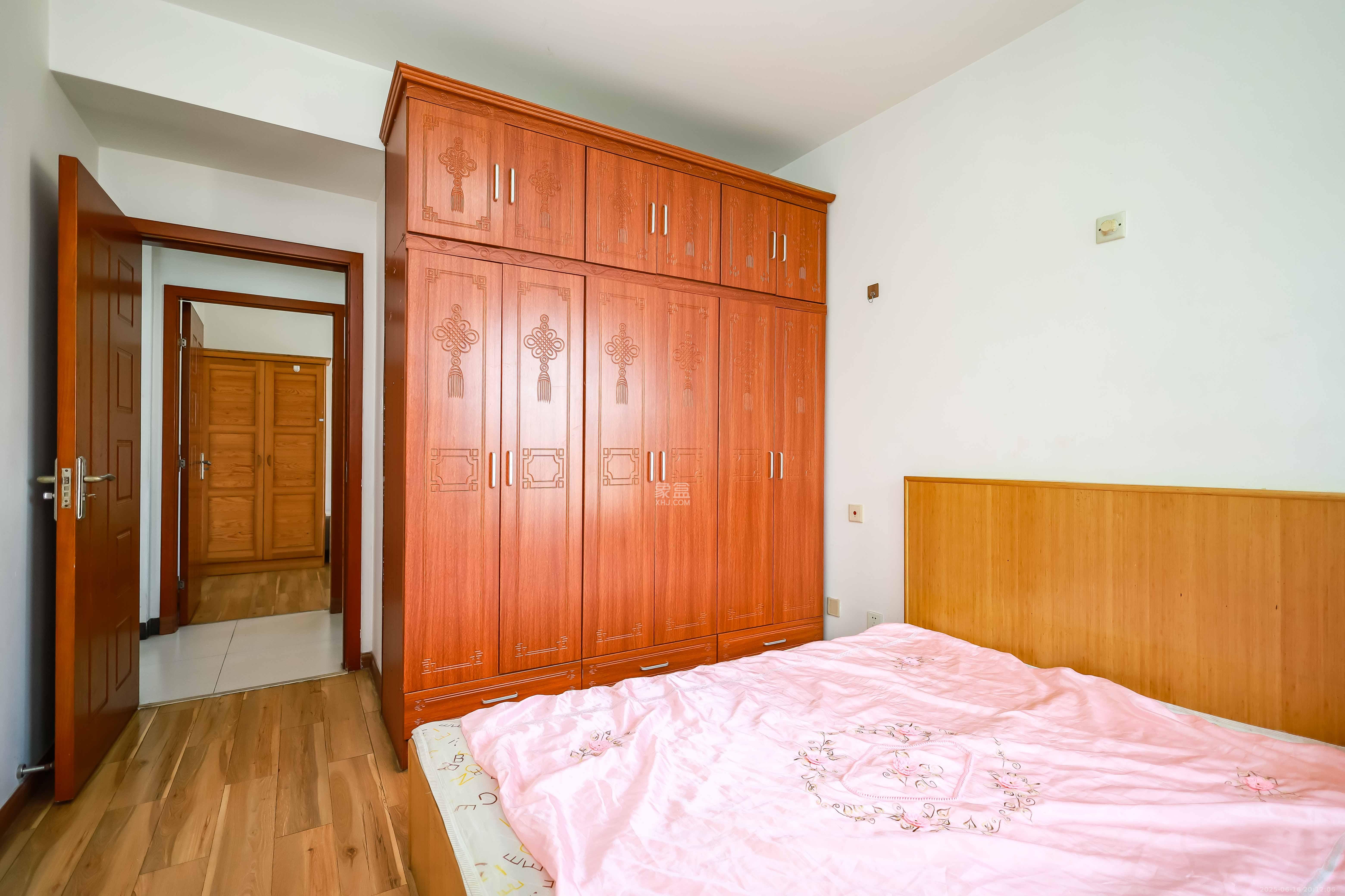 卓越蔚蓝海岸三期 2室2厅1卫 69.0万 卓越蔚蓝海岸三期 2室2厅1卫 69.0万卧室