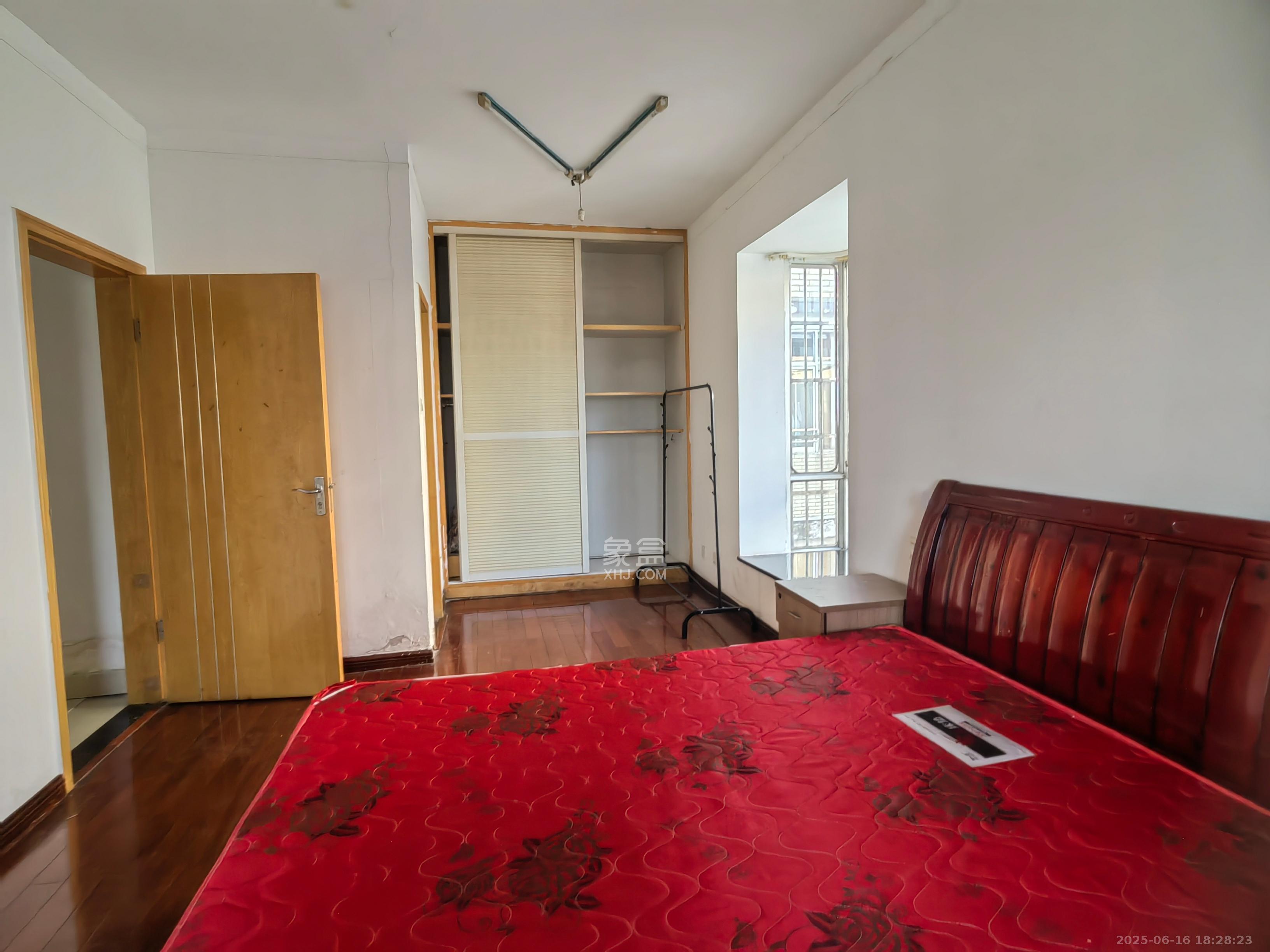 雄踞都市东家  2室2厅2卫    2200.0元/月室内图