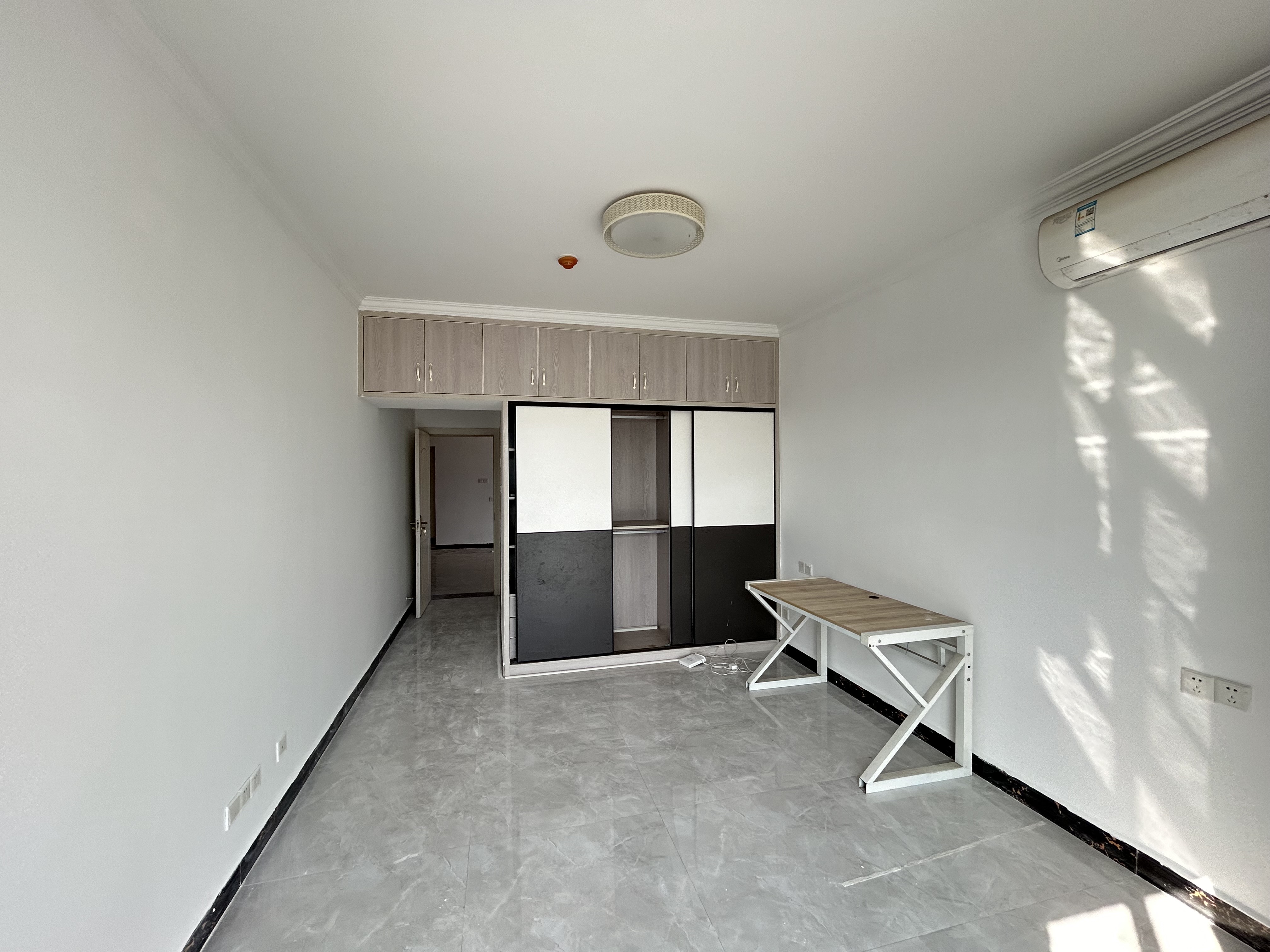 南门口安置小区一期 3室2厅2卫 2000.0元/月 南门口安置小区一期 3室2厅2卫 2000.0元/月室内图