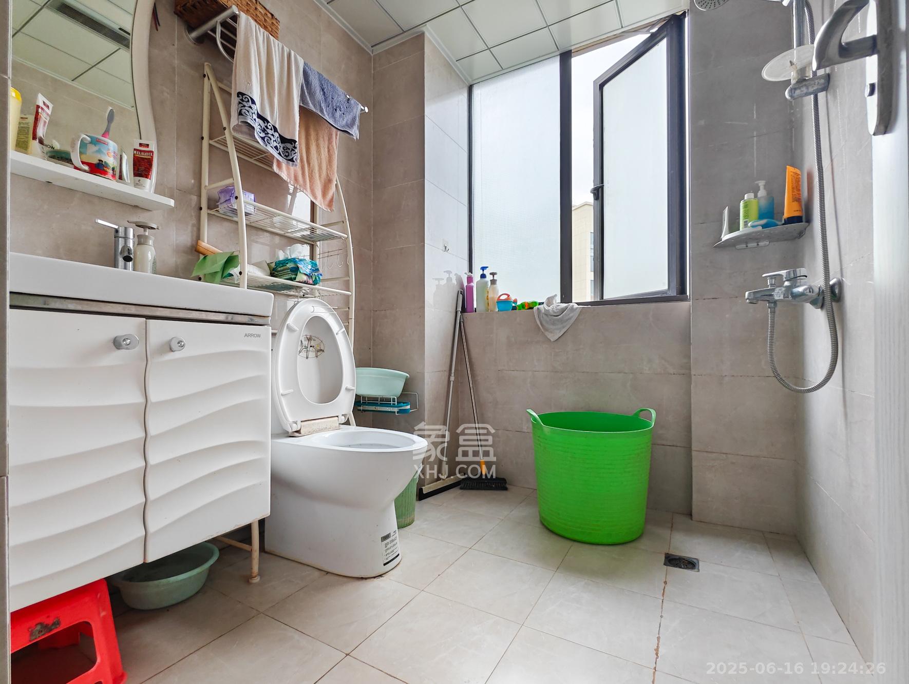 卓越蔚蓝城邦  4室2厅2卫    116.0万 卓越蔚蓝城邦  4室2厅2卫    116.0万卫生间