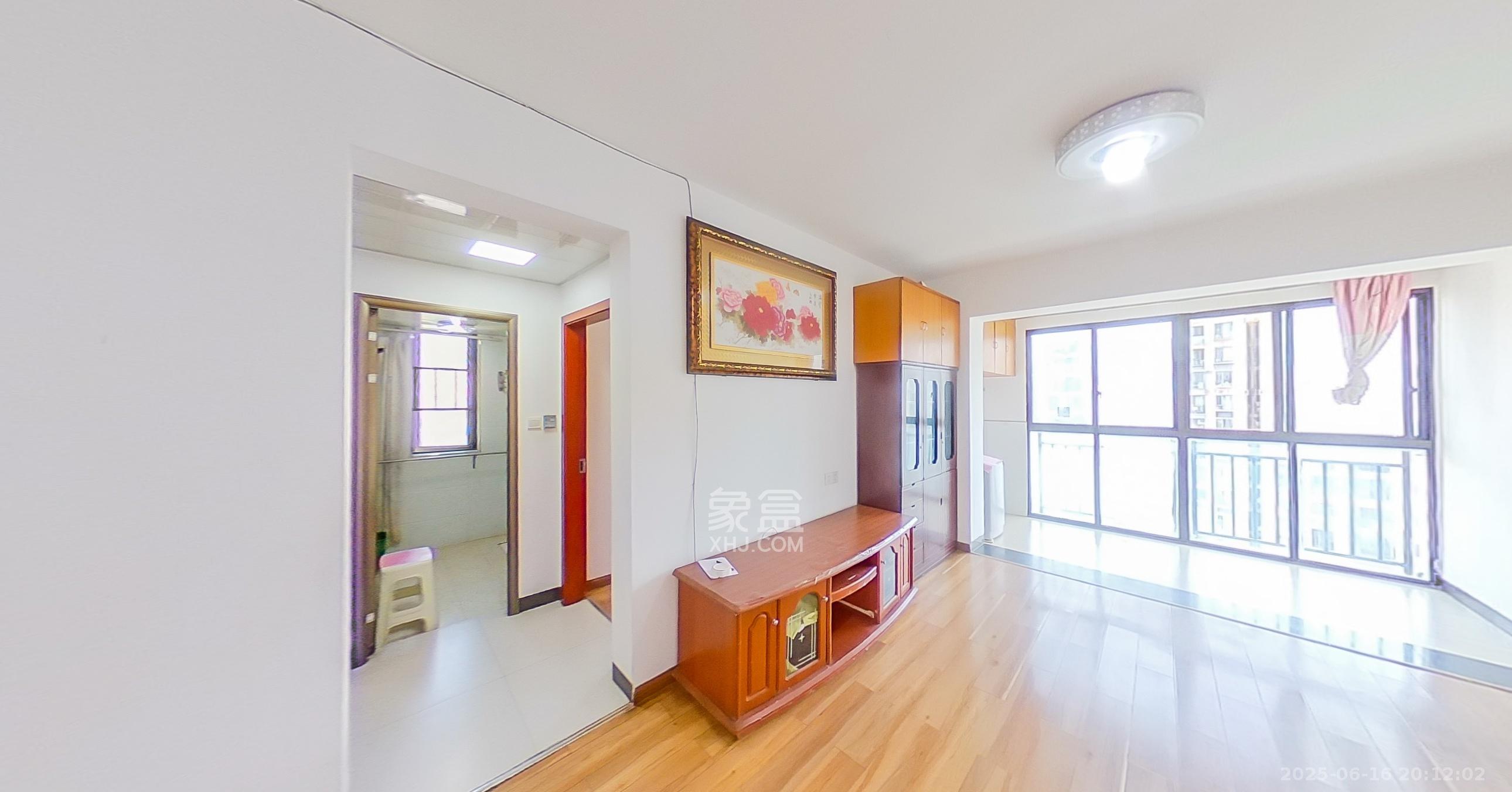 卓越蔚蓝海岸三期 2室2厅1卫 69.0万 卓越蔚蓝海岸三期 2室2厅1卫 69.0万客厅