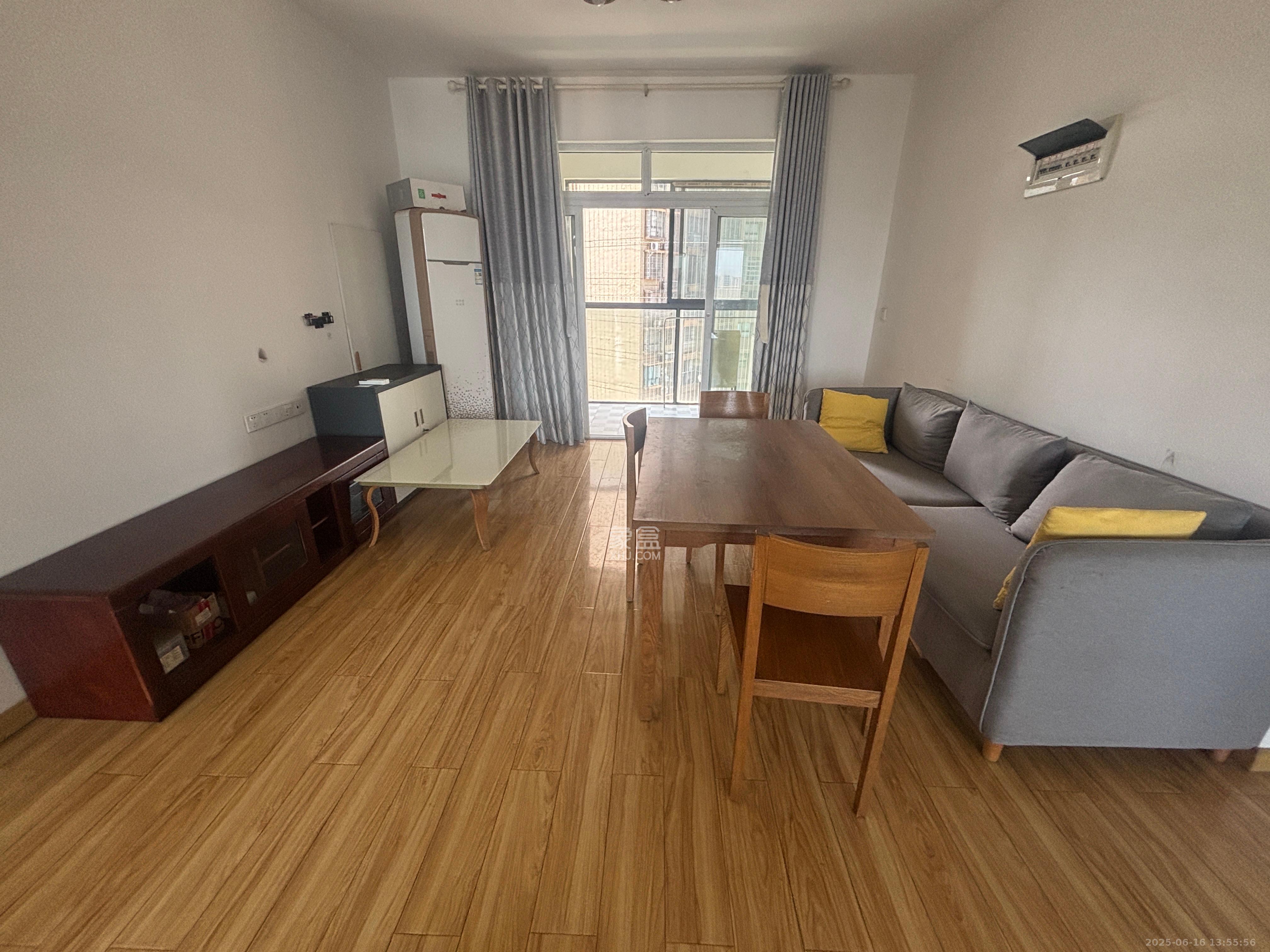 光明城市(星辰青年城) 4室2厅1卫 2500.0元/月 光明城市(星辰青年城) 4室2厅1卫 2500.0元/月室内图