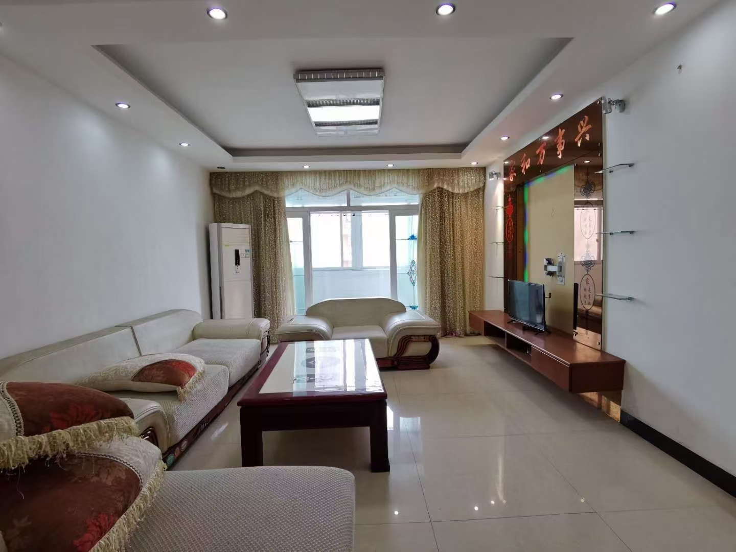 万城国际  3室2厅2卫    1580.0元/月 万城国际  3室2厅2卫    1580.0元/月室内图