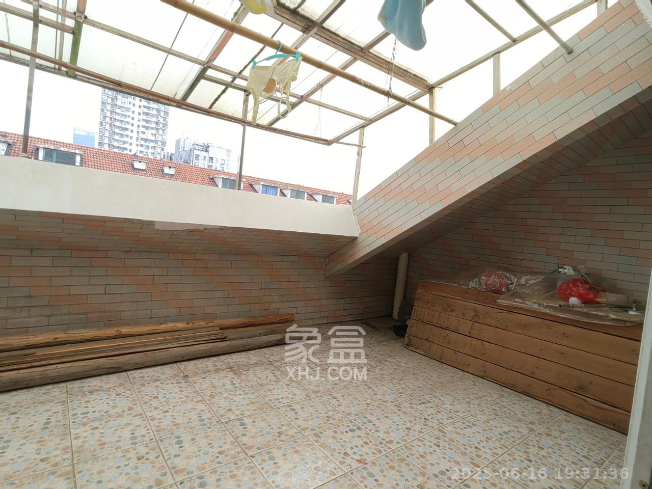 东方新城  5室2厅2卫    1000.0元/月室内图