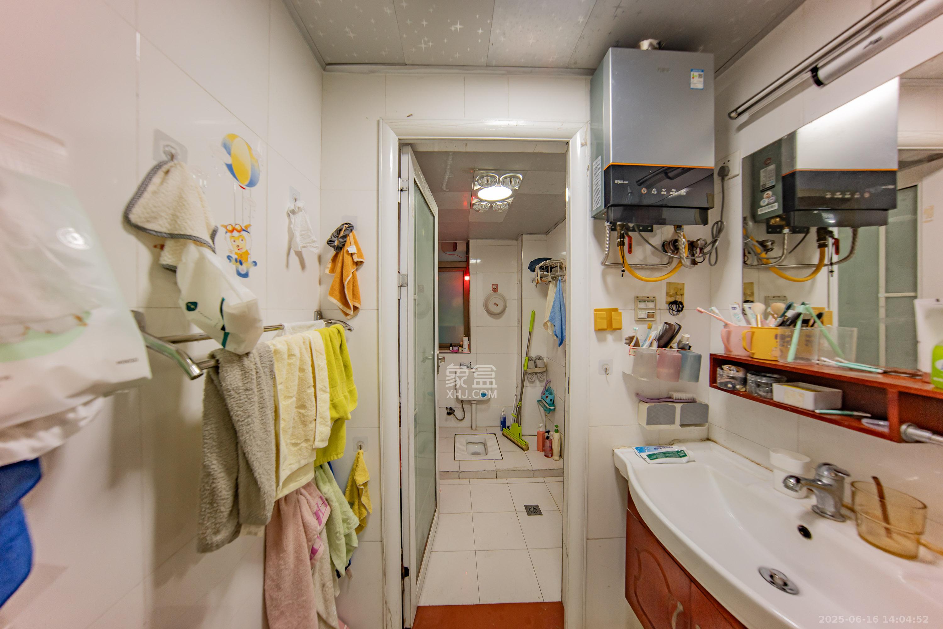 米兰春天  3室2厅1卫    52.0万卫生间