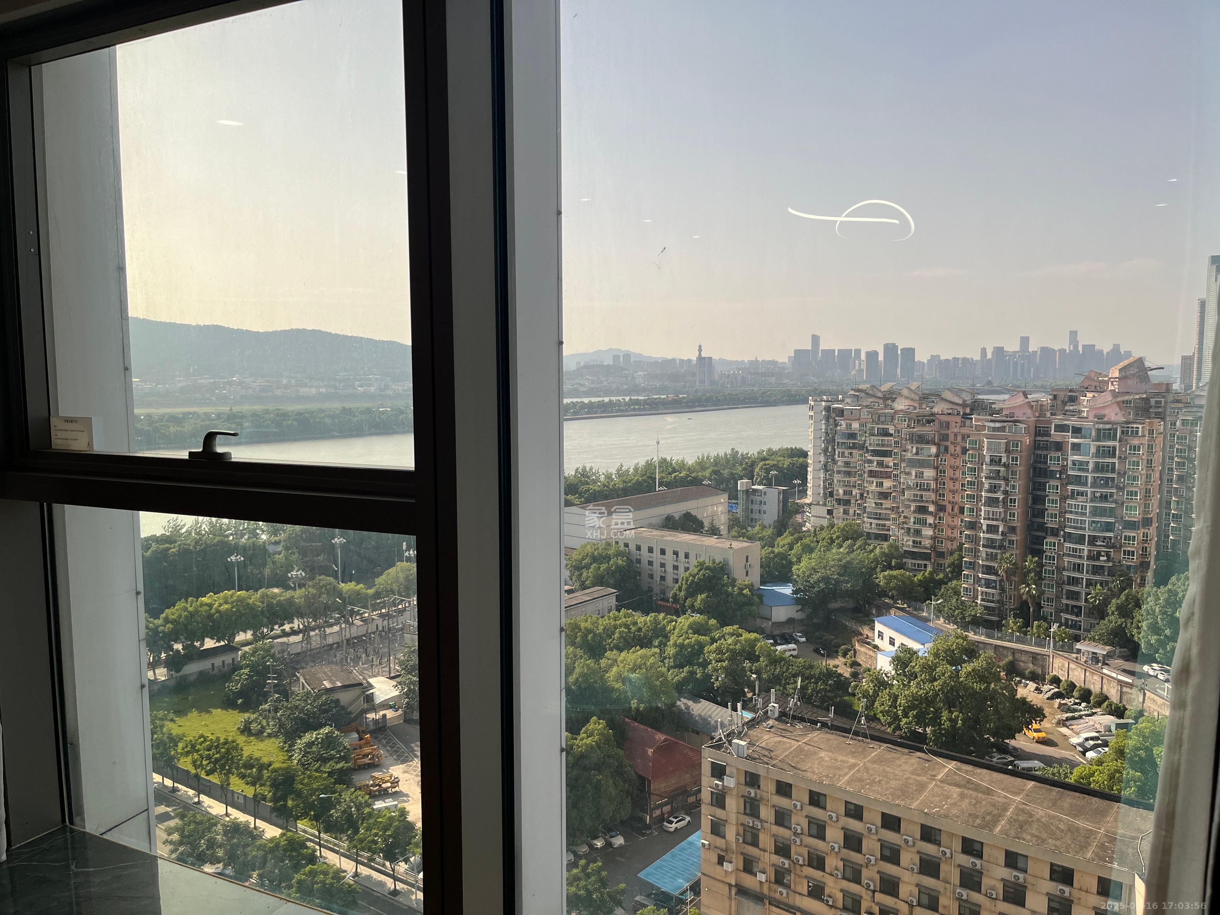 汇景发展环球中心  1室1厅1卫   2600.00元/月室内图