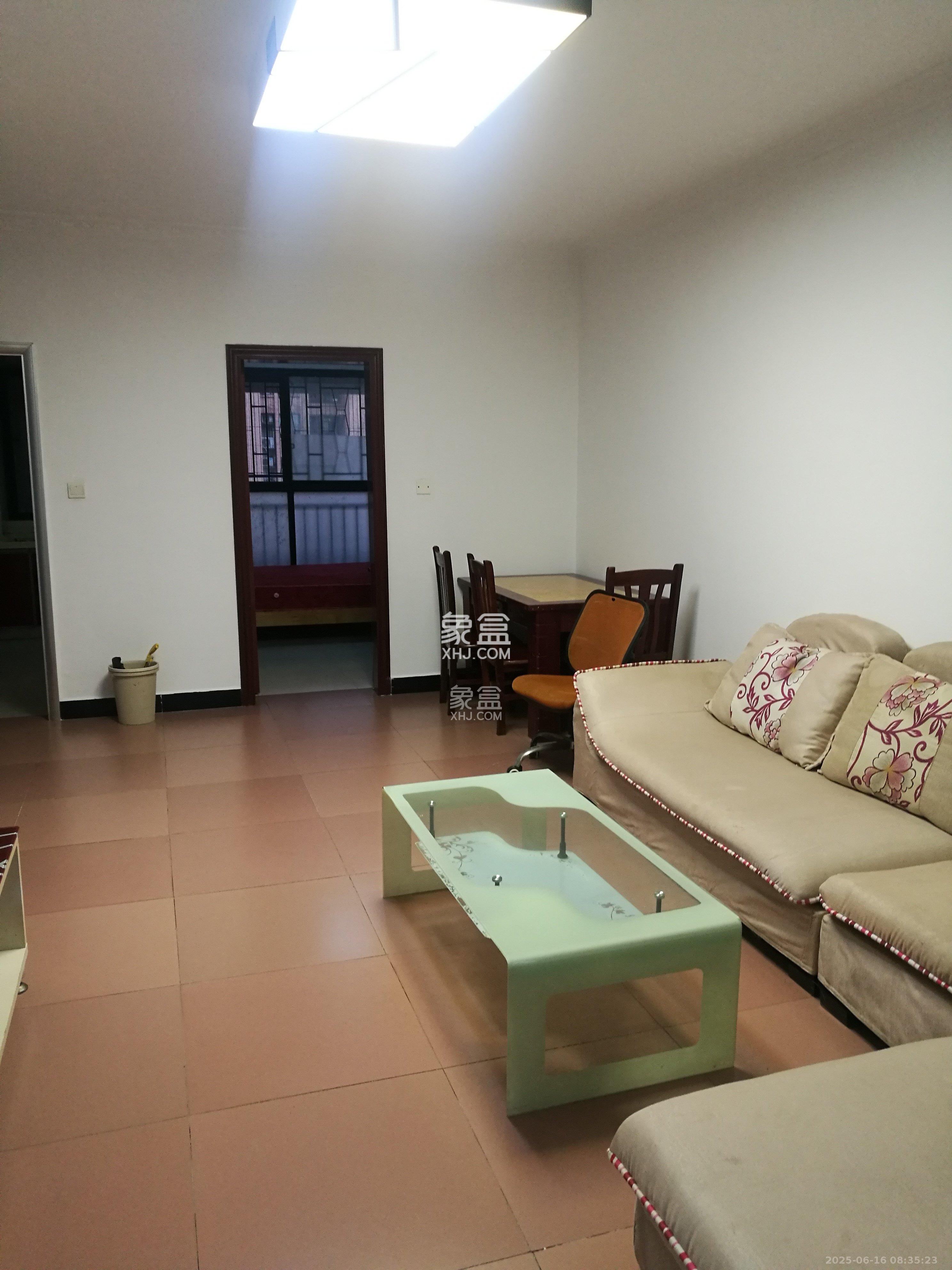 三一街区 3室2厅1卫 1600.0元/月 三一街区 3室2厅1卫 1600.0元/月室内图