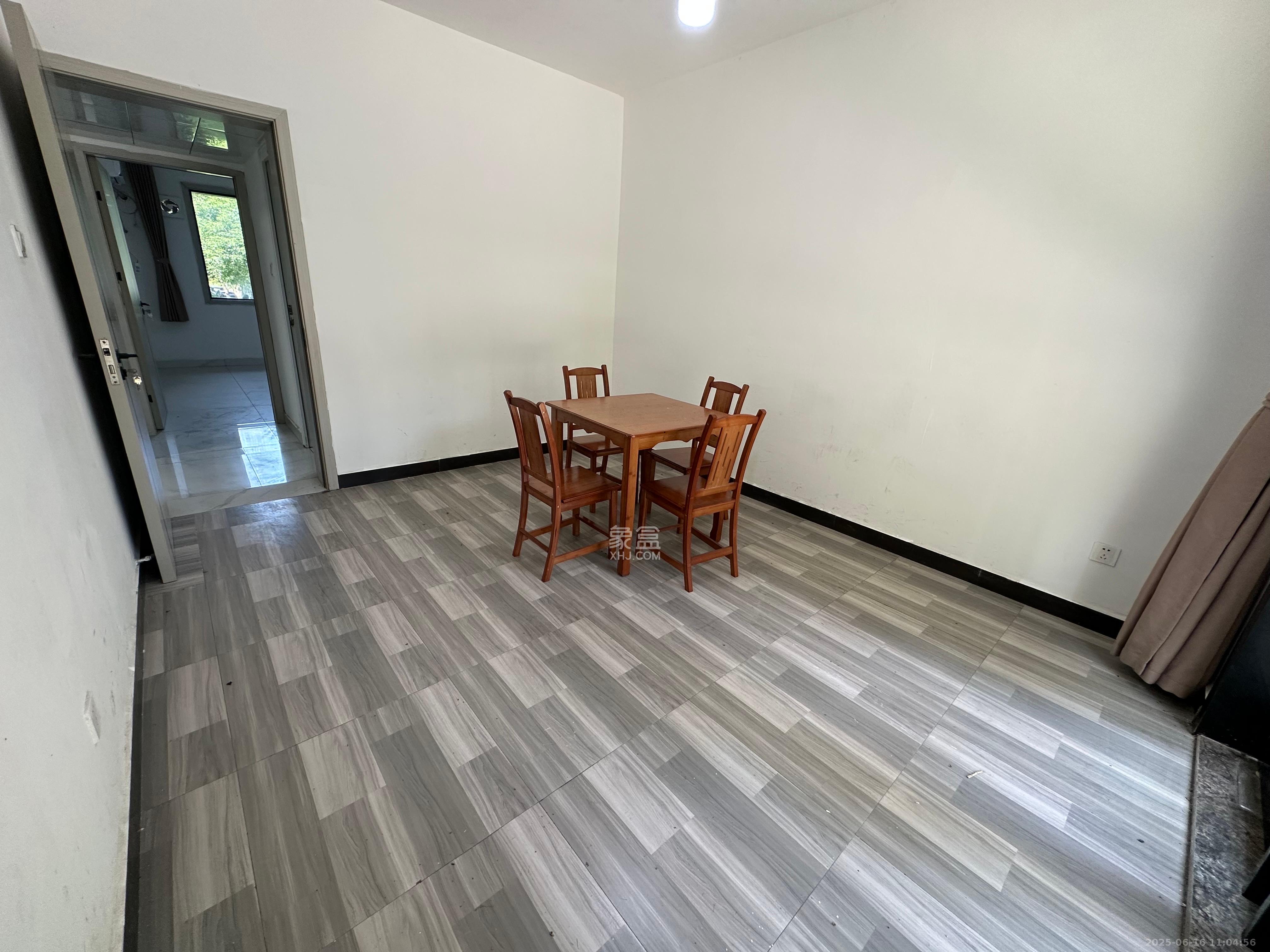 山水新城  3室2厅2卫   2600.00元/月室内图
