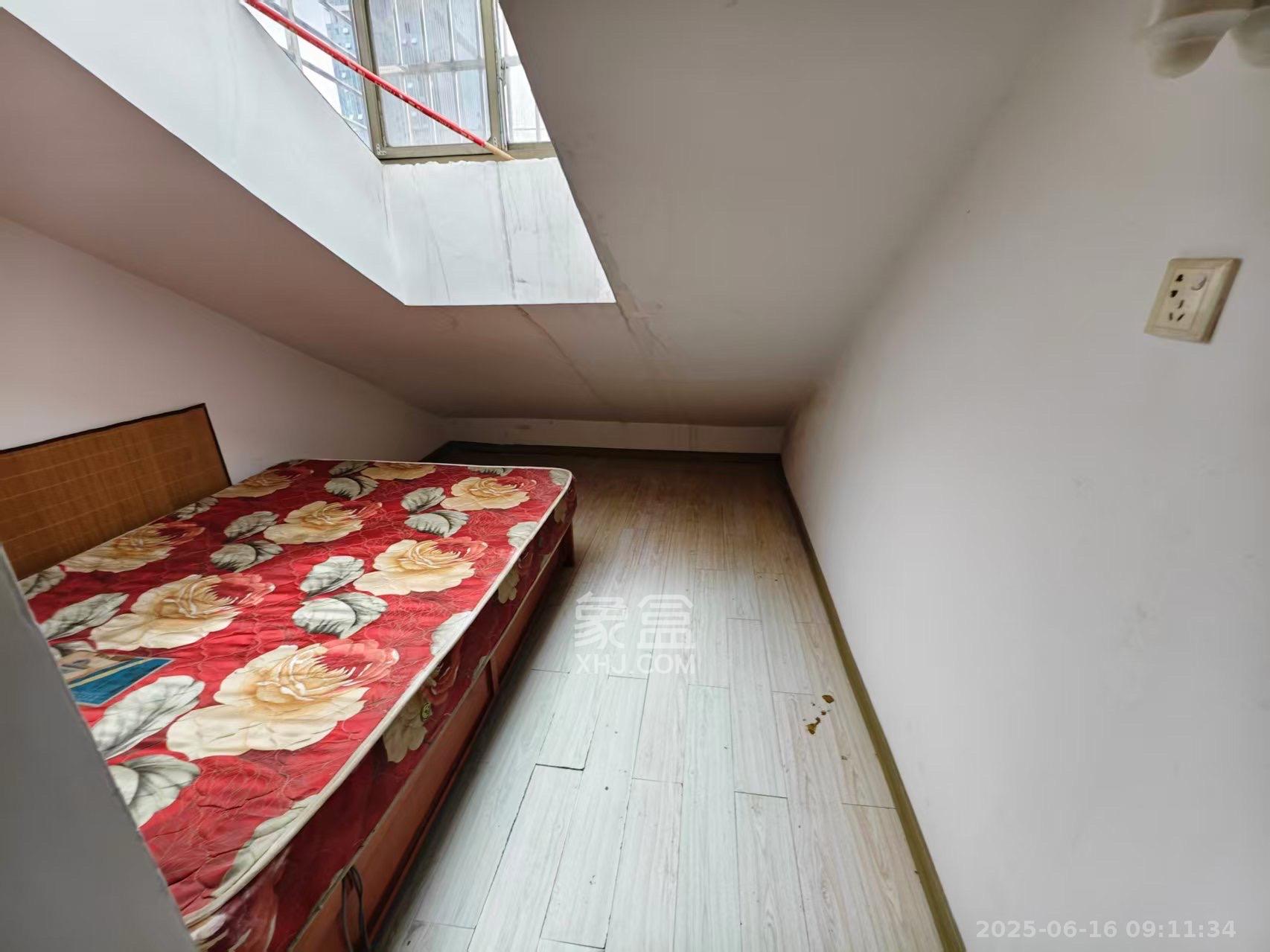 莲湖汽配城 5室2厅2卫 1700.0元/月 莲湖汽配城 5室2厅2卫 1700.0元/月室内图