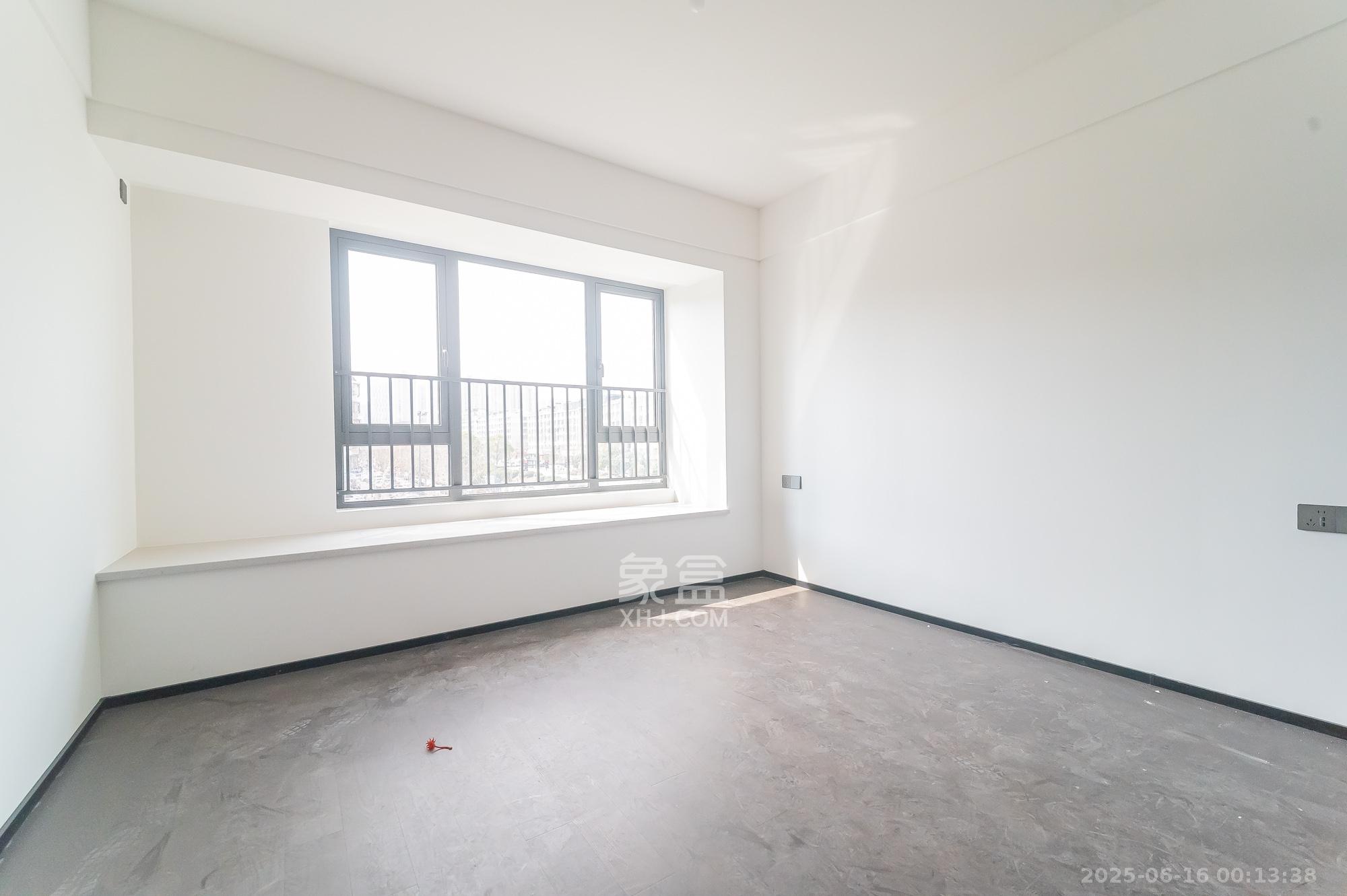 万科松湖天地 4室2厅3卫 245.0万 万科松湖天地 4室2厅3卫 245.0万其他