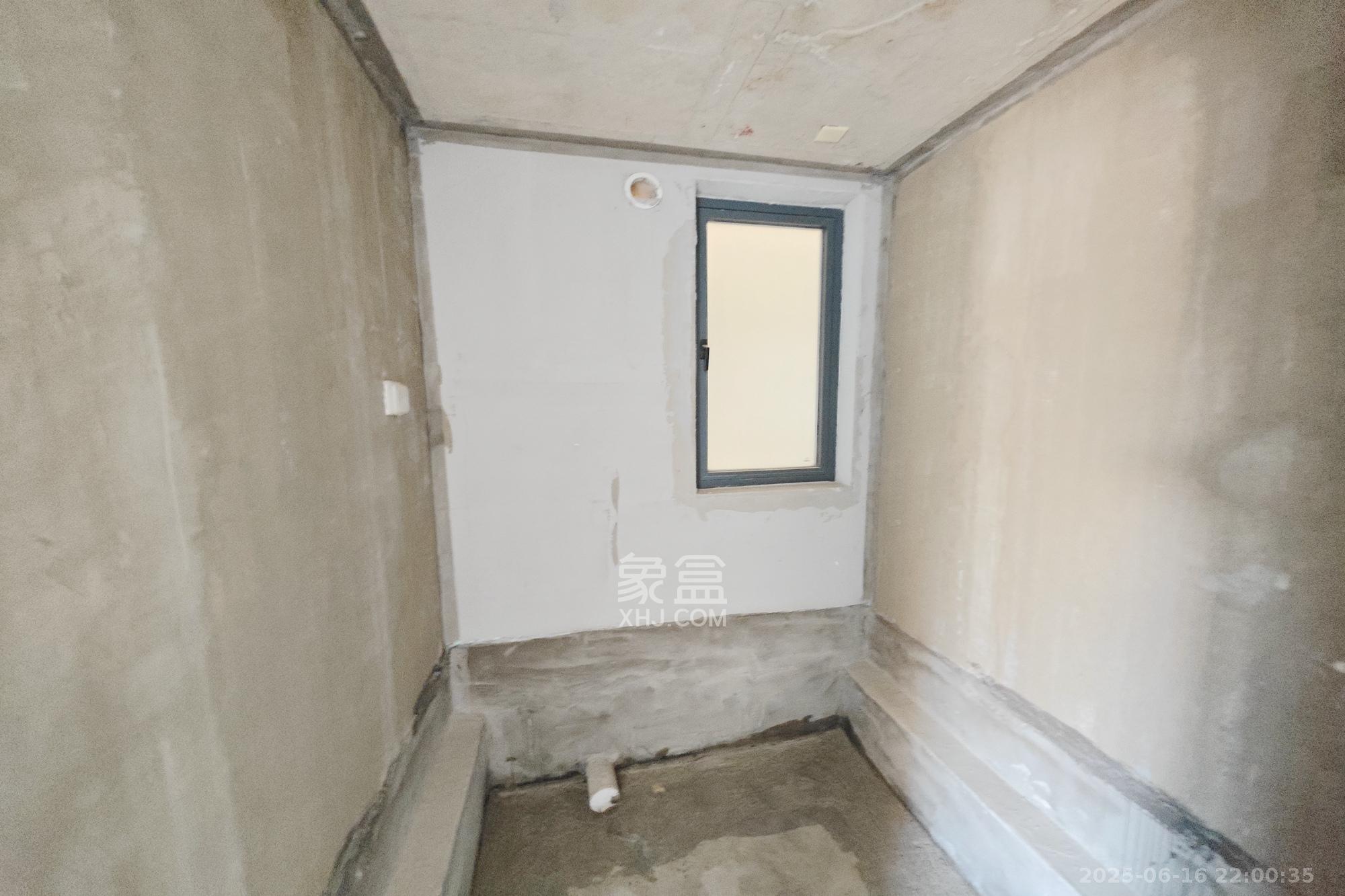 建发中央悦府  4室2厅2卫   176.00万其他