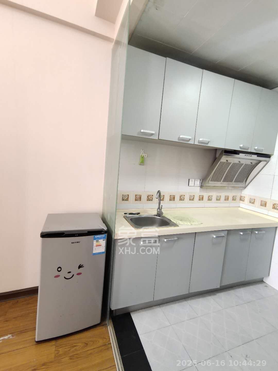 长房时代城  1室1厅1卫    1500.0元/月 长房时代城  1室1厅1卫    1500.0元/月室内图