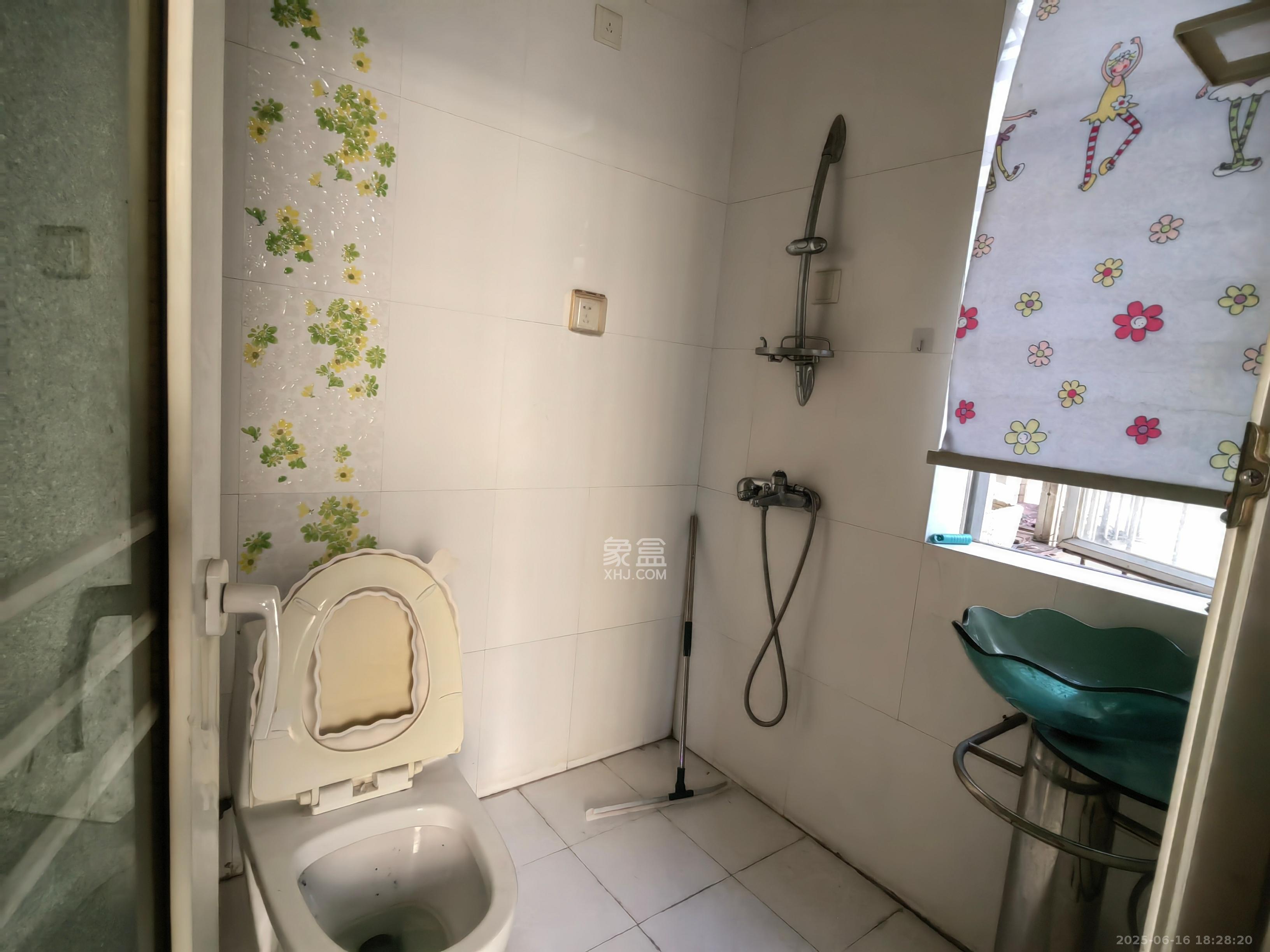 雄踞都市东家  2室2厅2卫    2200.0元/月室内图