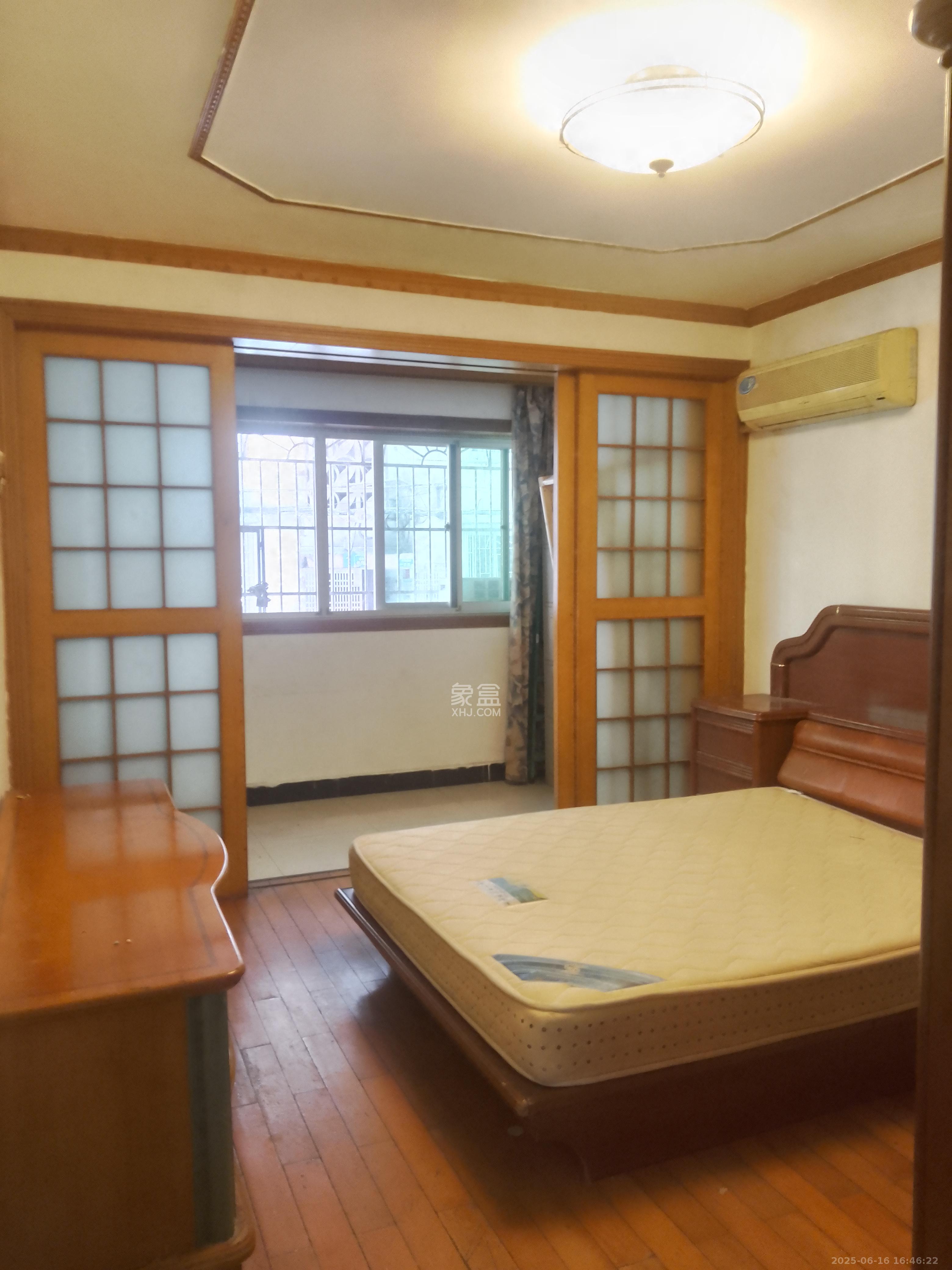 南建公寓  1室2厅2卫   2500.00元/月室内图