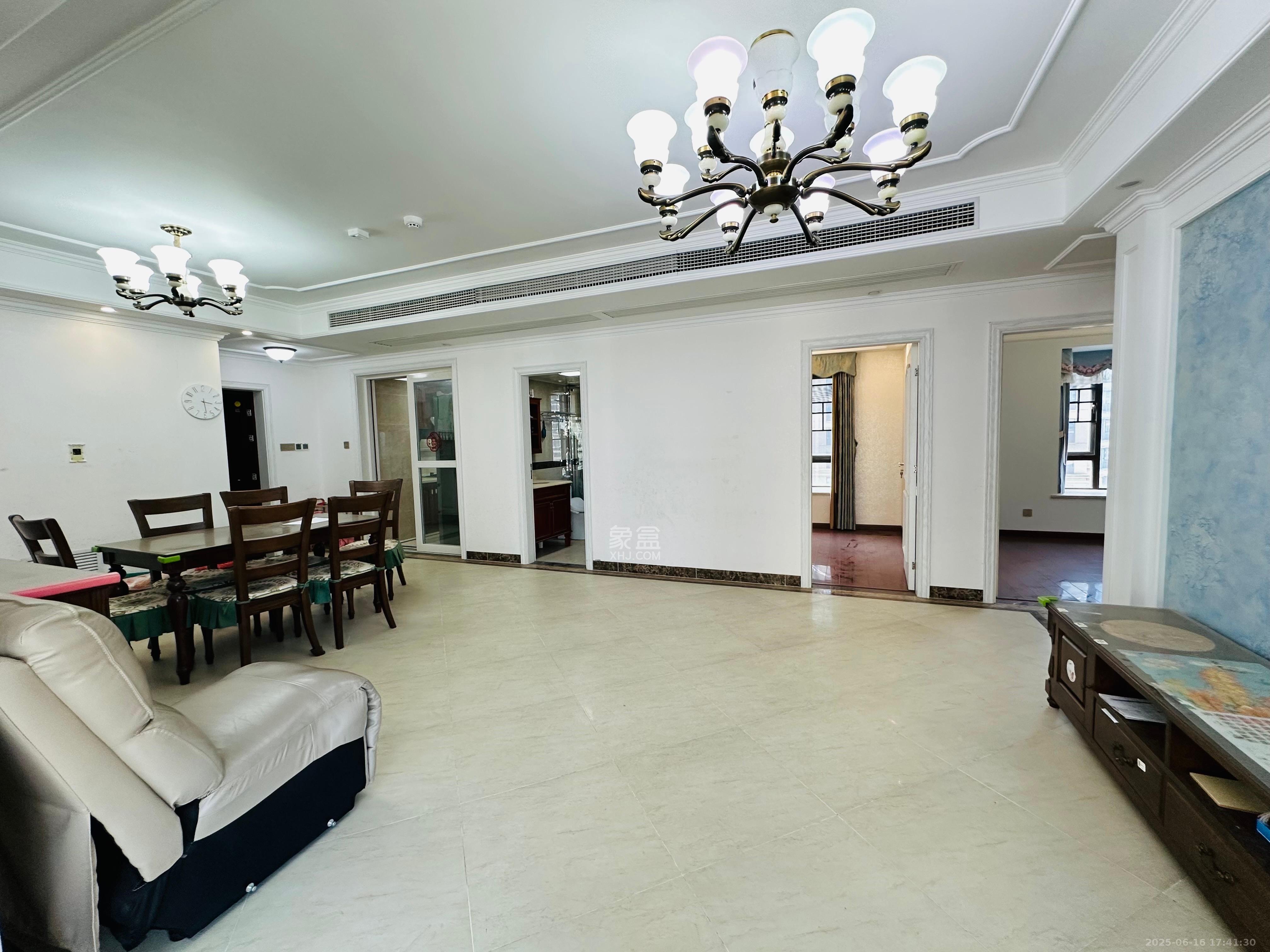 保利西海岸B区  5室2厅2卫    4500.0元/月 保利西海岸B区  5室2厅2卫    4500.0元/月室内图