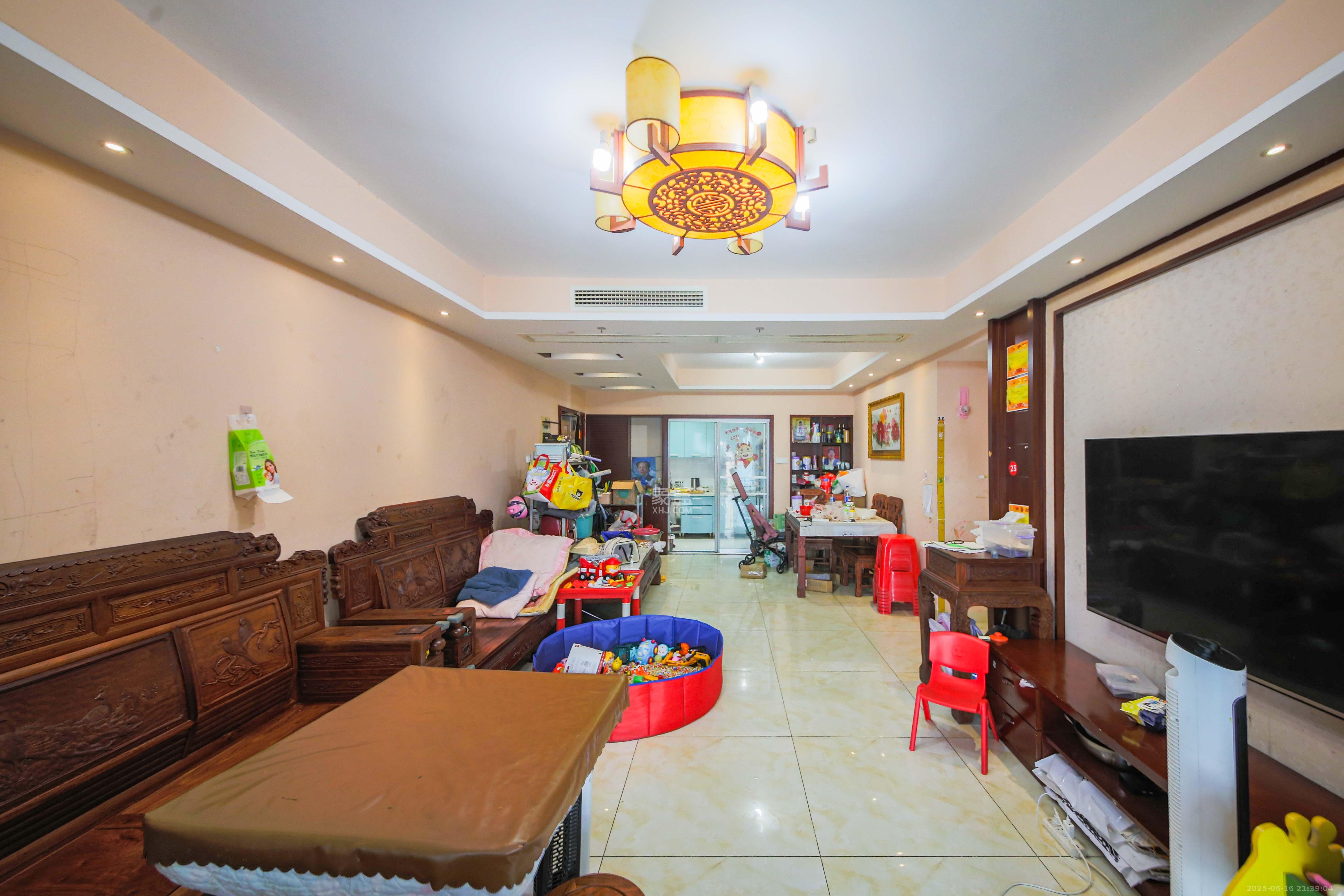 鑫远御文台一期  4室2厅2卫    115.0万 鑫远御文台一期  4室2厅2卫    115.0万客厅