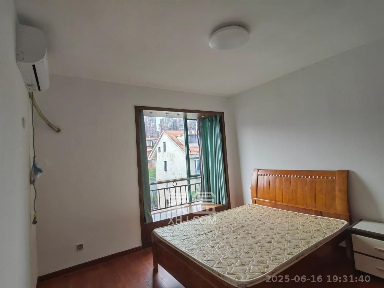 东方新城  5室2厅2卫    1000.0元/月室内图