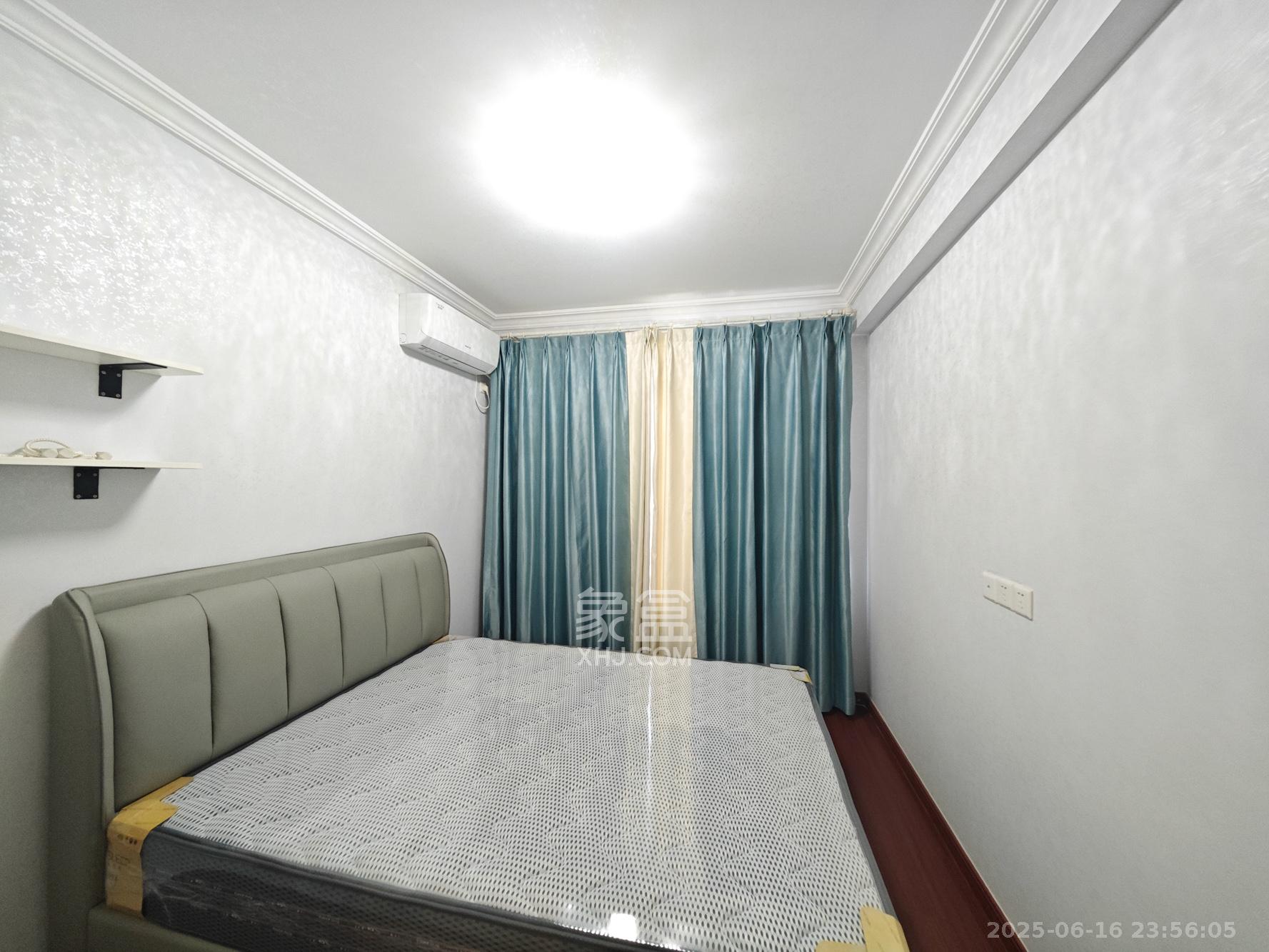 中海珑悦府  3室2厅2卫    129.8万 中海珑悦府  3室2厅2卫    129.8万卧室