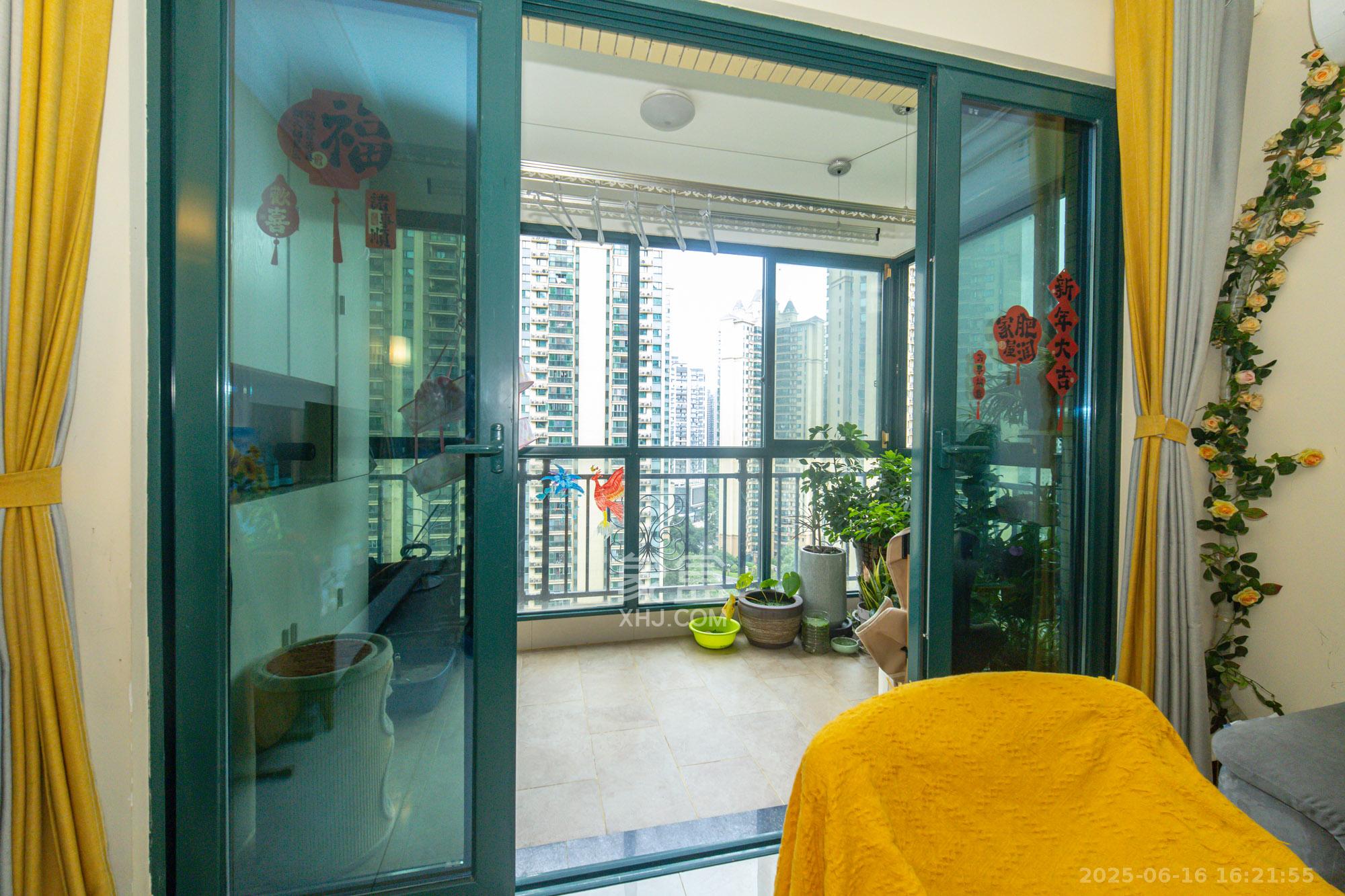 恒大翡翠华庭  3室2厅1卫    85.0万阳台